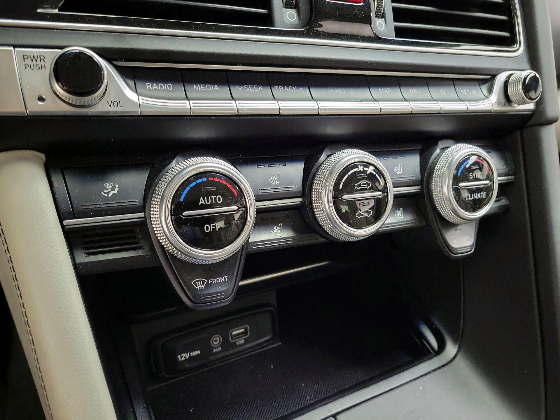 Thumbnail: 2019 Genesis G70 - 17