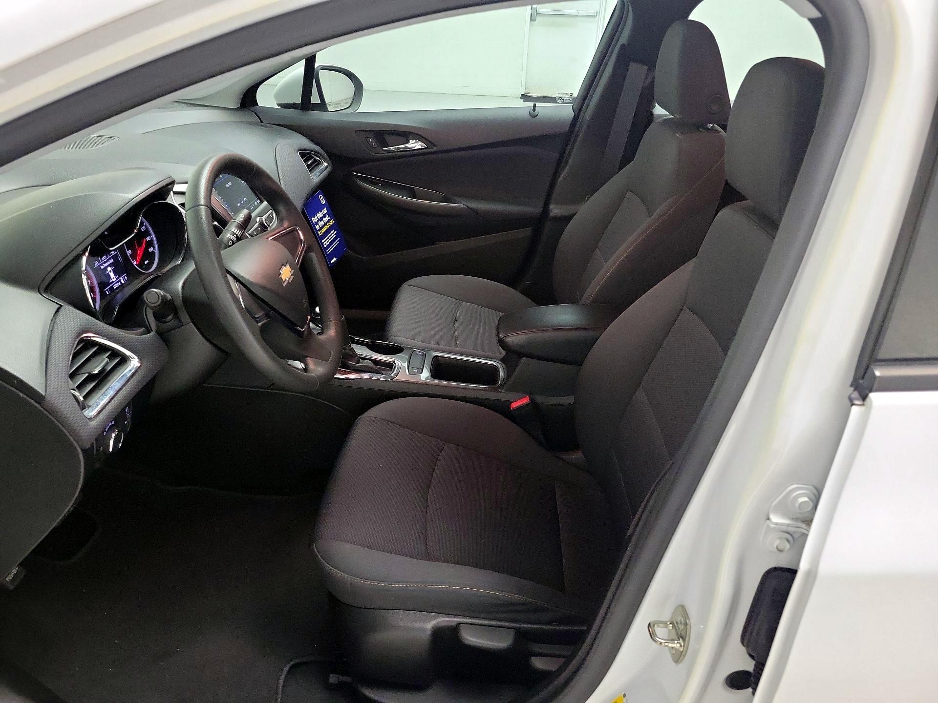 Thumbnail: 2019 Chevrolet Cruze - 11