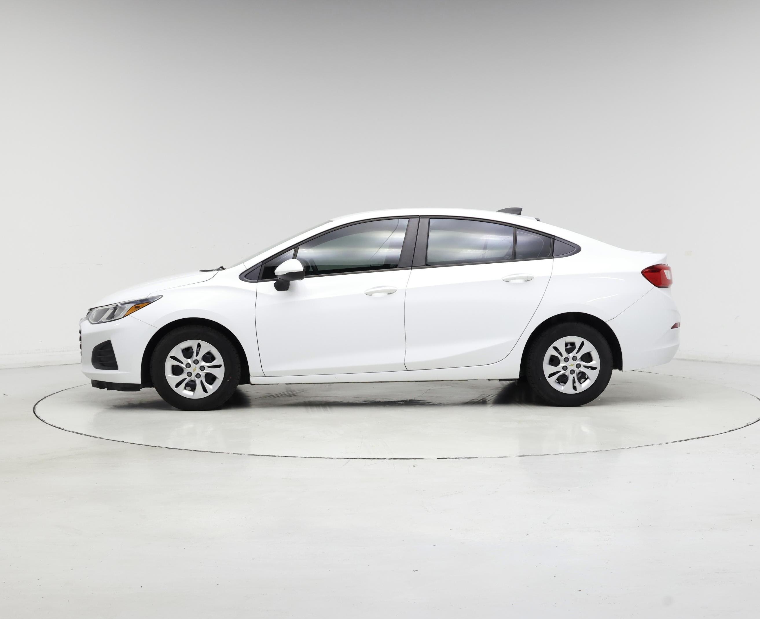 Thumbnail: 2019 Chevrolet Cruze - 3
