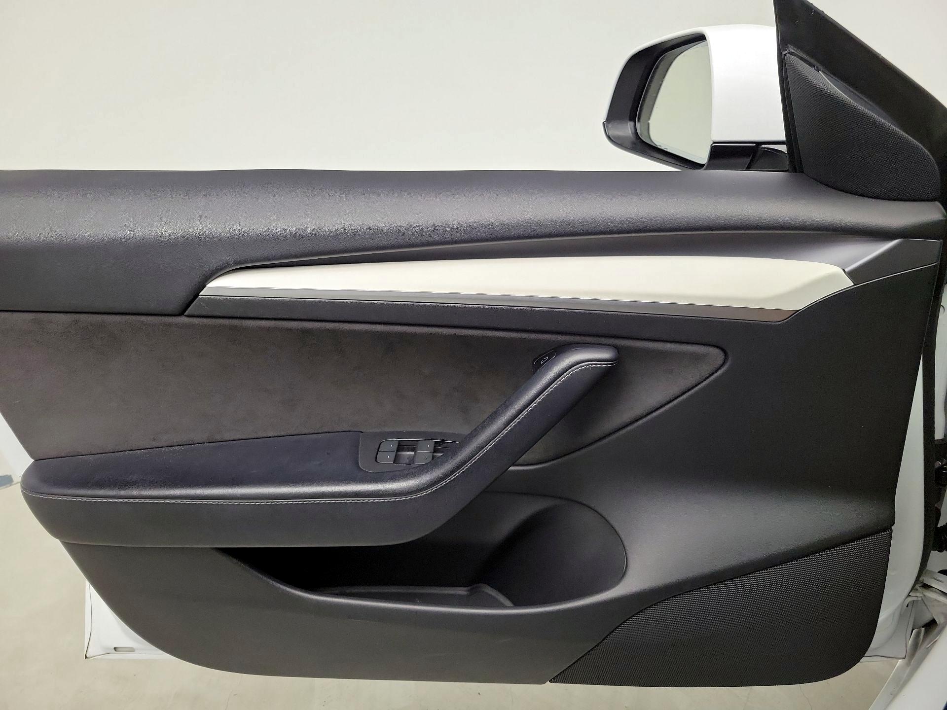 Thumbnail: 2022 Tesla Model 3 - 12