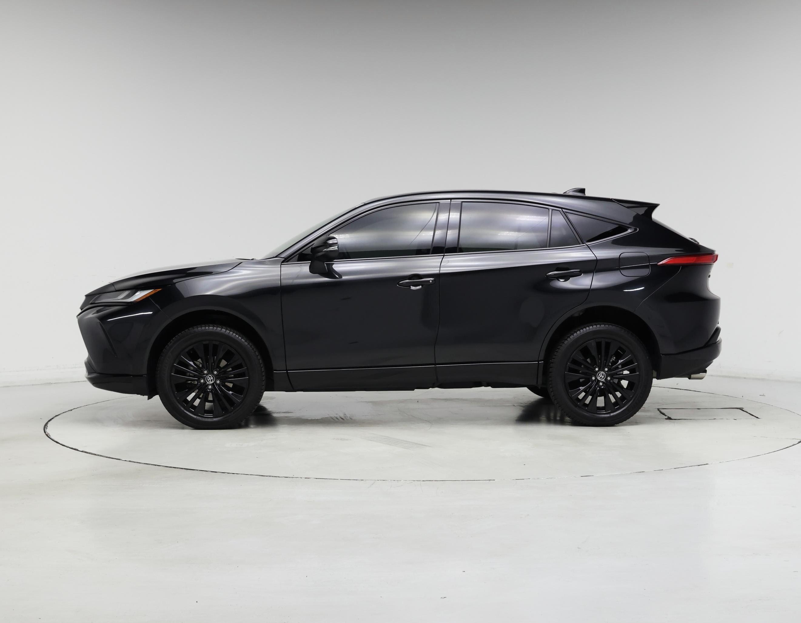 Thumbnail: 2023 Toyota Venza - 3