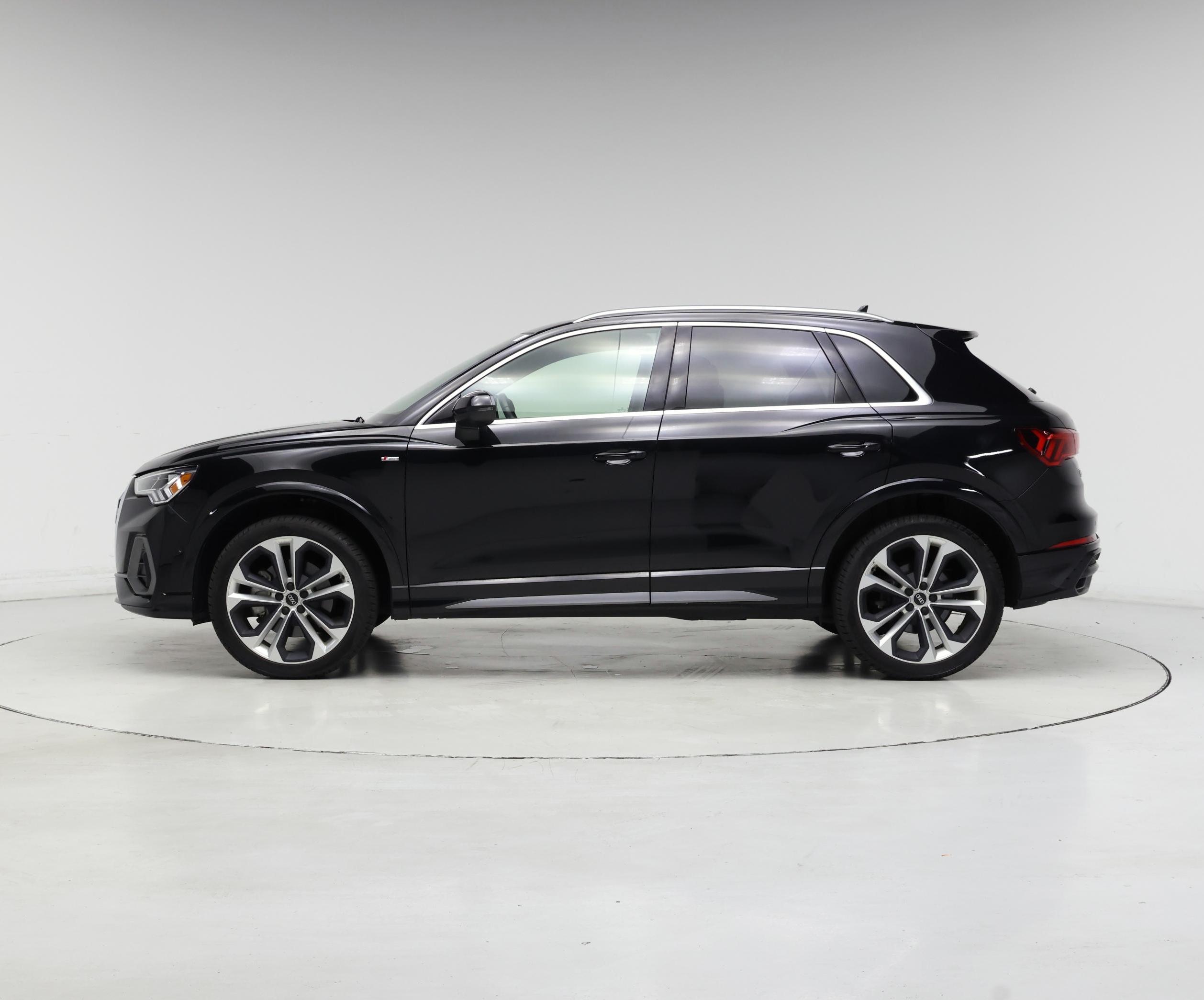 Thumbnail: 2021 Audi Q3 - 3