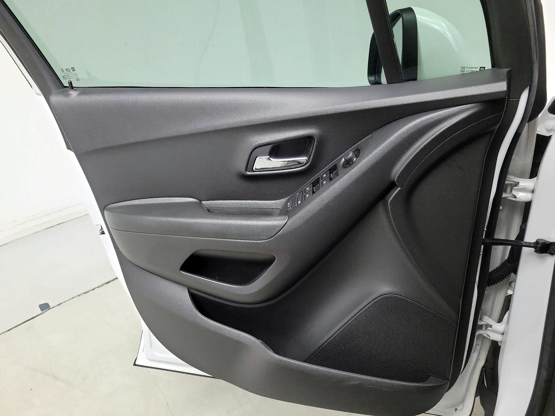 Thumbnail: 2021 Chevrolet Trax - 12