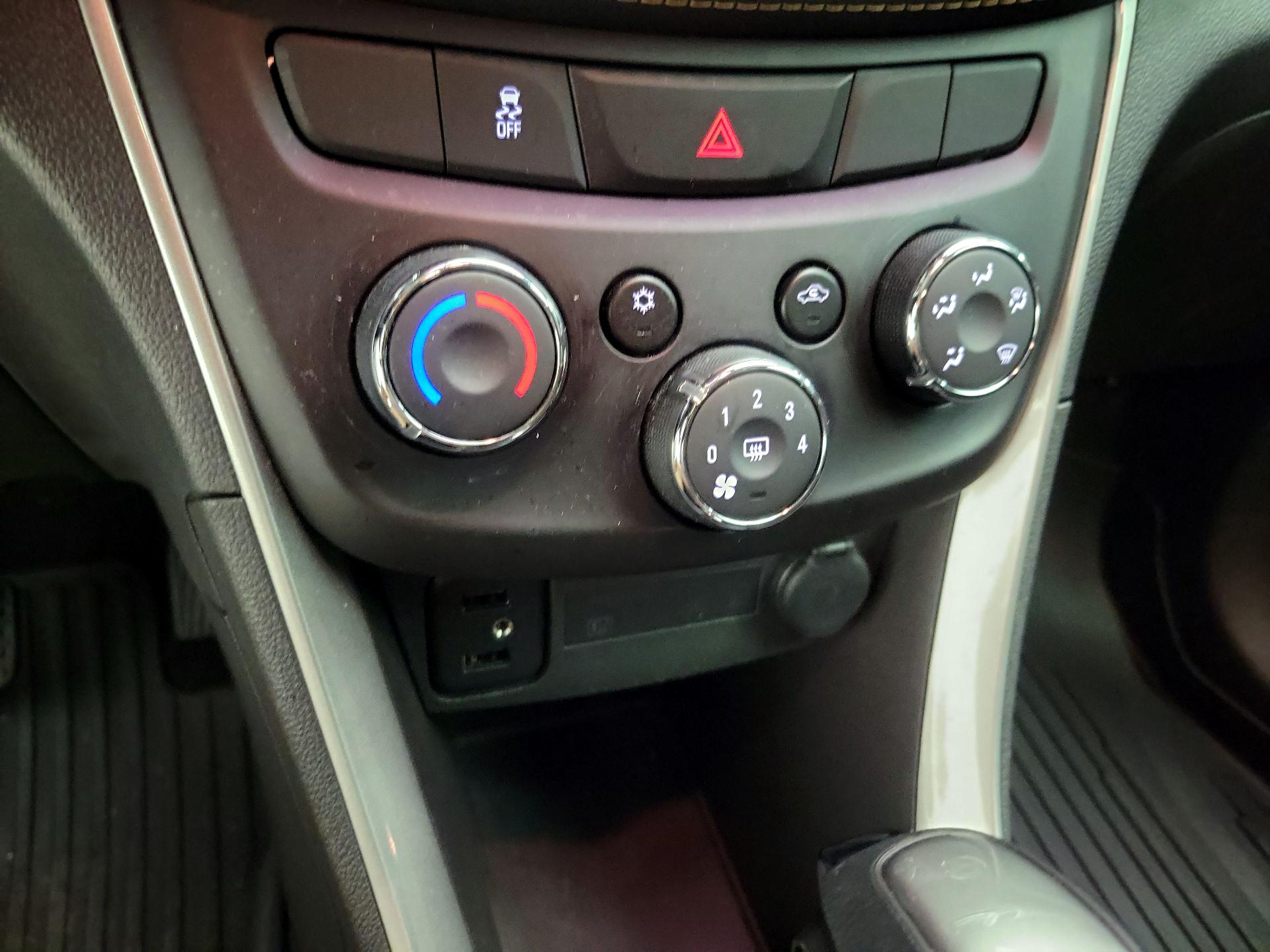 Thumbnail: 2021 Chevrolet Trax - 17