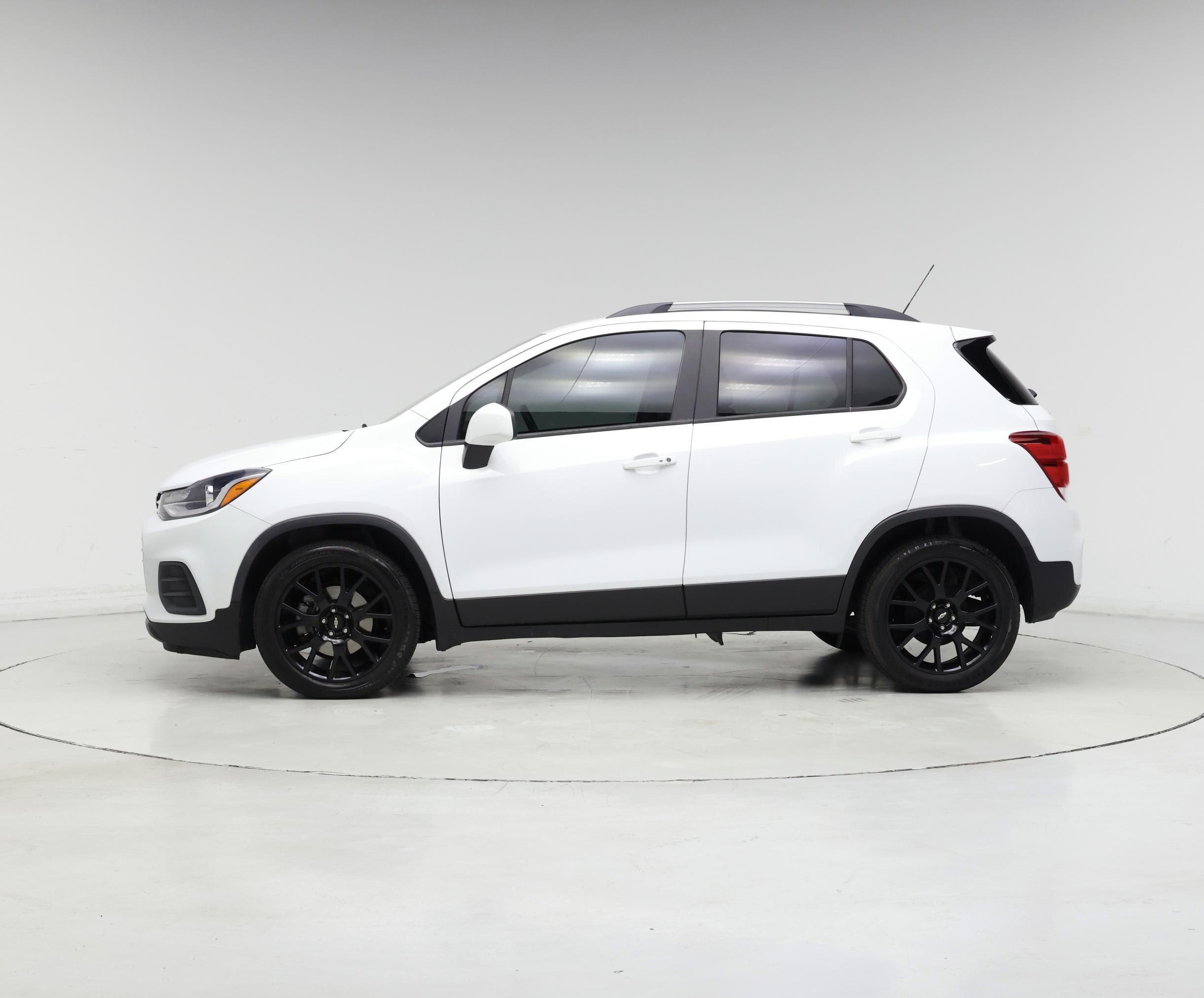 Thumbnail: 2021 Chevrolet Trax - 3