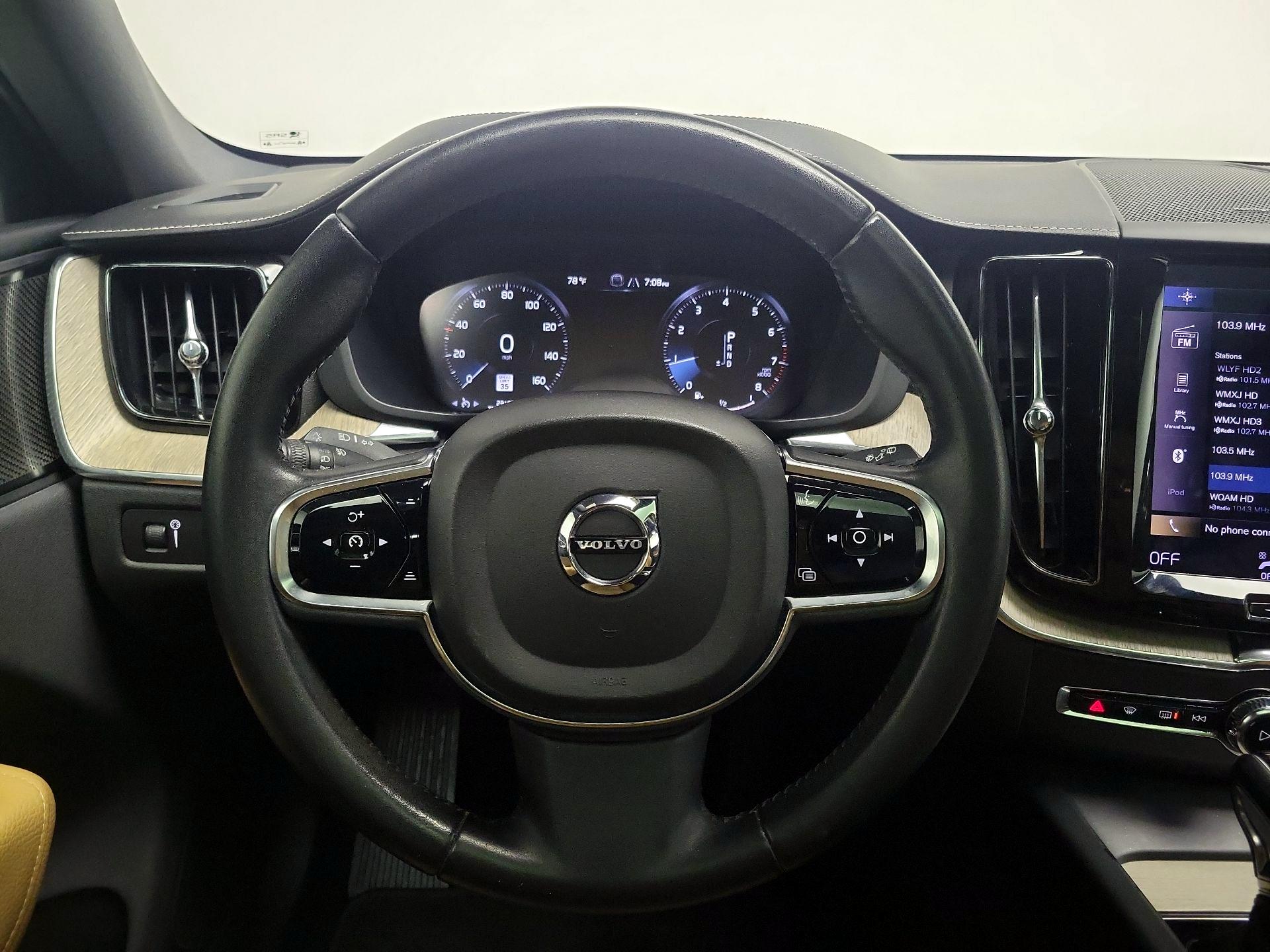 Thumbnail: 2019 Volvo XC60 - 10