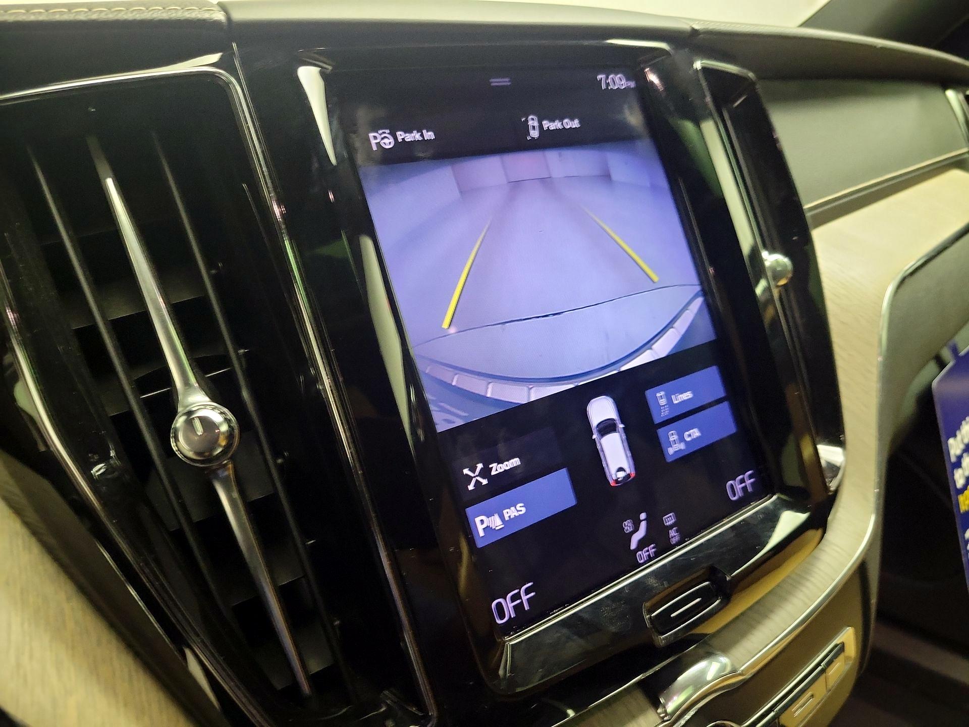 Thumbnail: 2019 Volvo XC60 - 14