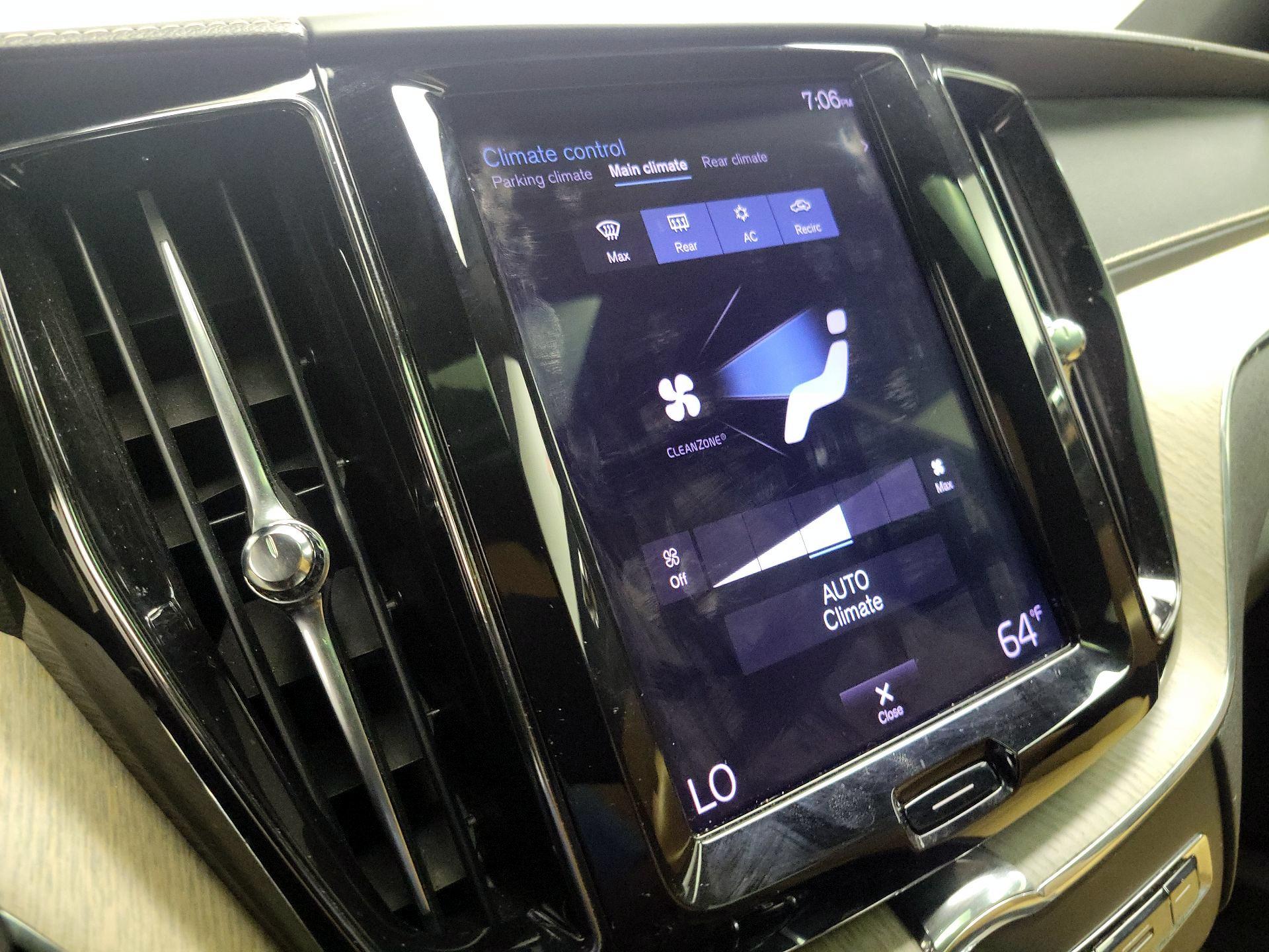 Thumbnail: 2019 Volvo XC60 - 16