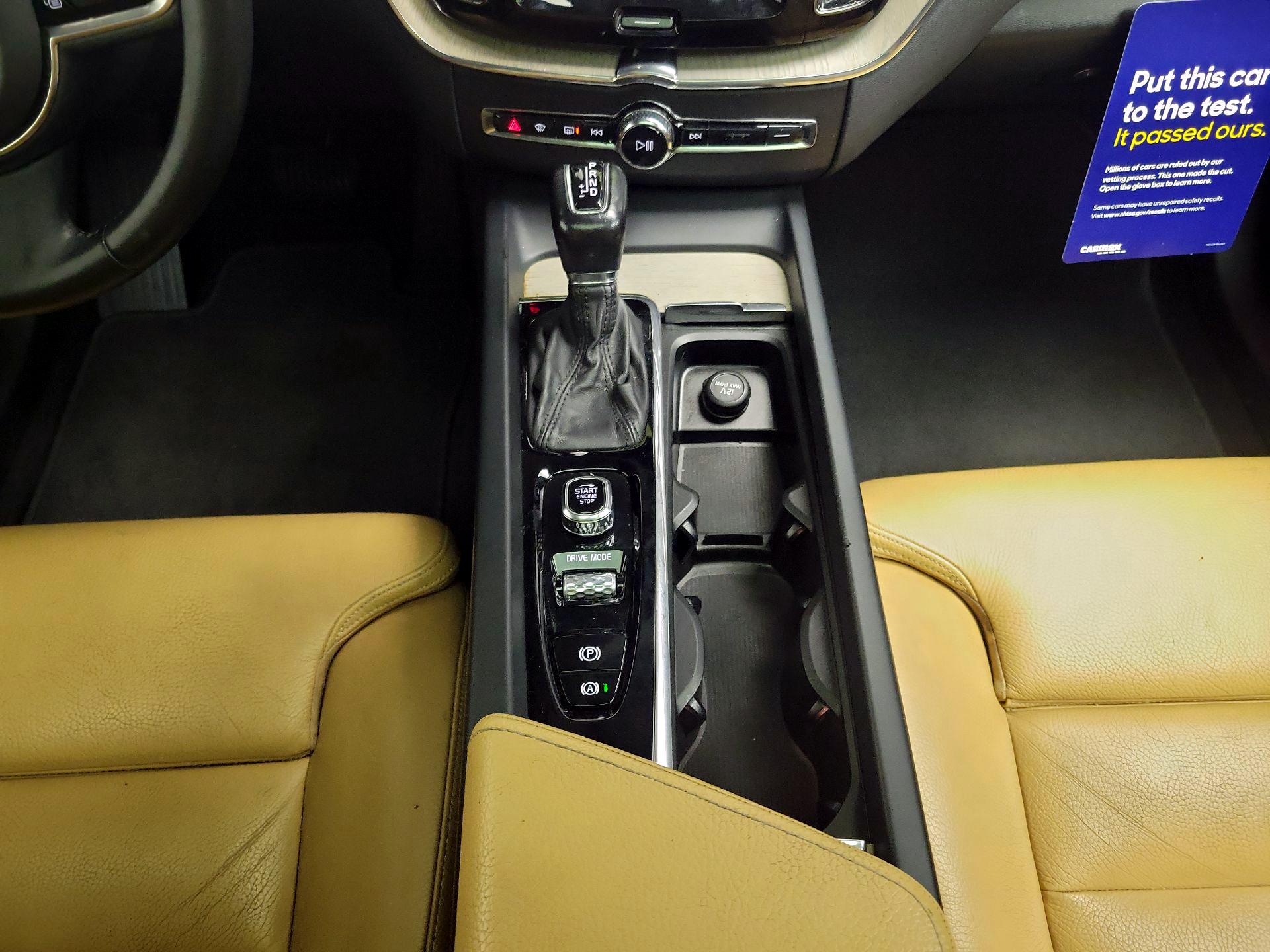 Thumbnail: 2019 Volvo XC60 - 17