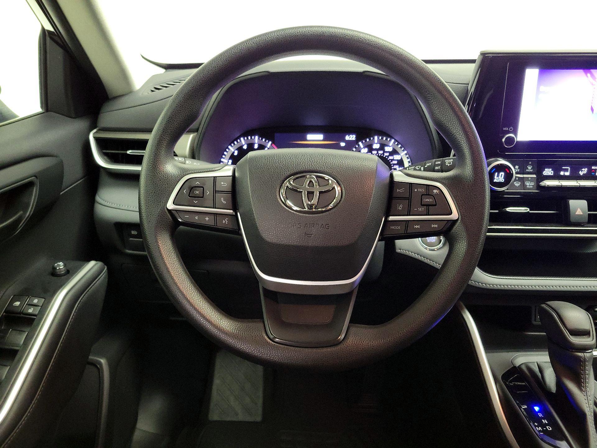 Thumbnail: 2023 Toyota Highlander - 10