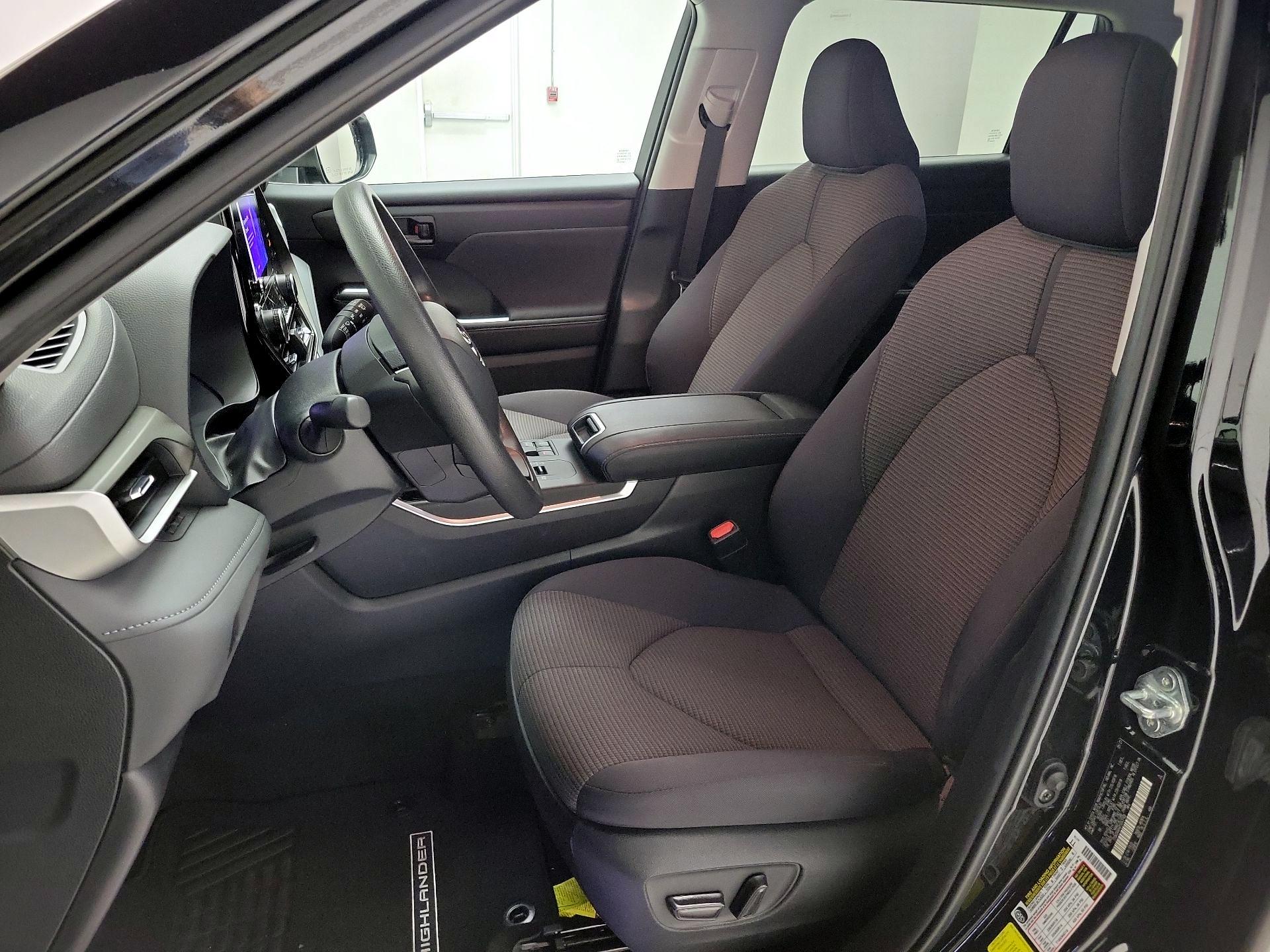 Thumbnail: 2023 Toyota Highlander - 11