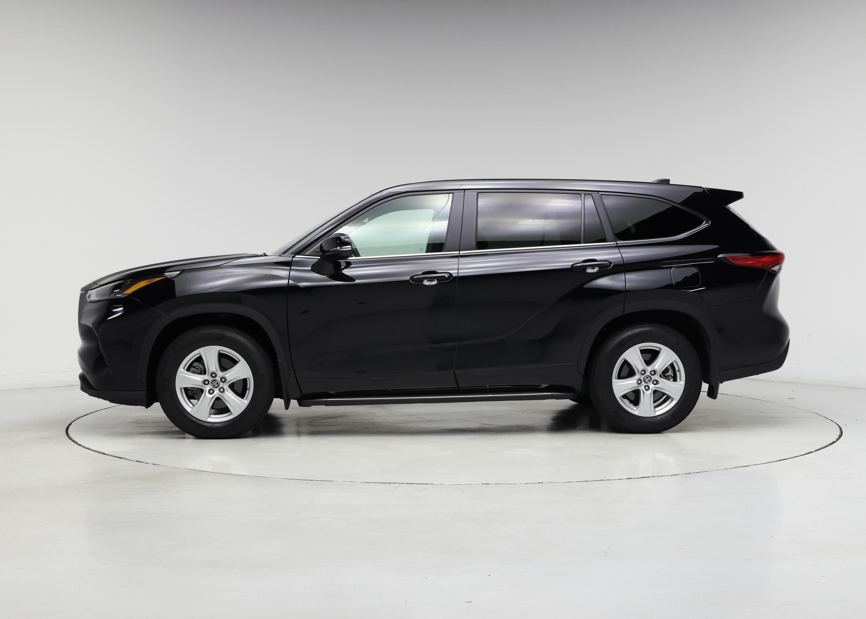 Thumbnail: 2023 Toyota Highlander - 3