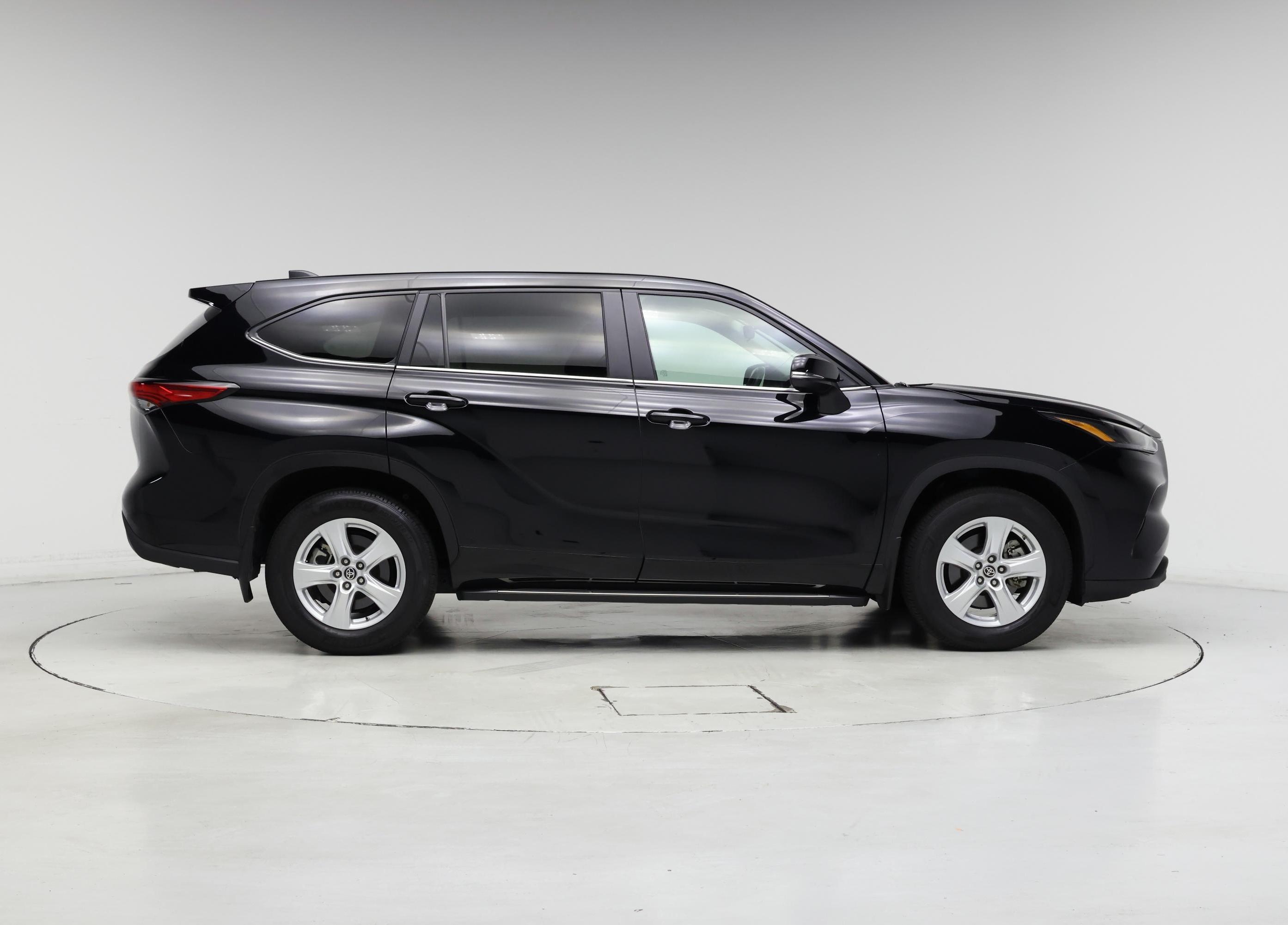 Thumbnail: 2023 Toyota Highlander - 7