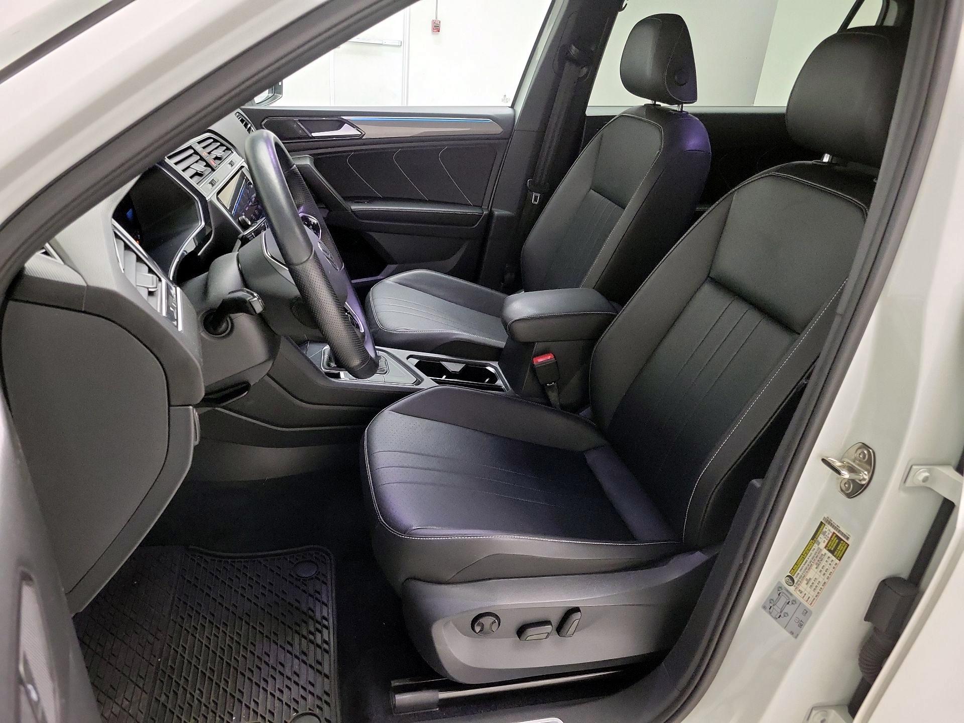 Thumbnail: 2022 Volkswagen Tiguan - 11