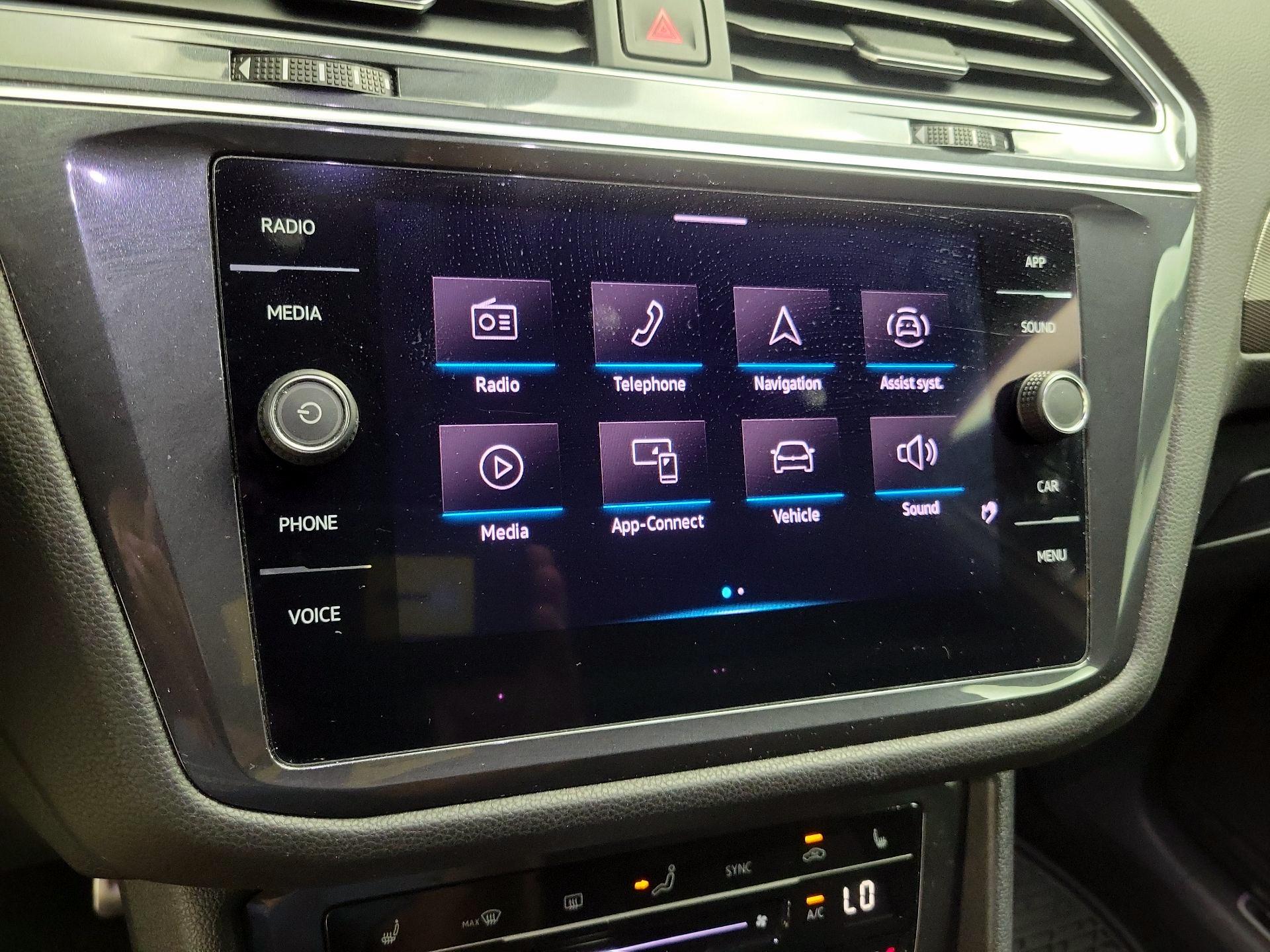 Thumbnail: 2022 Volkswagen Tiguan - 14