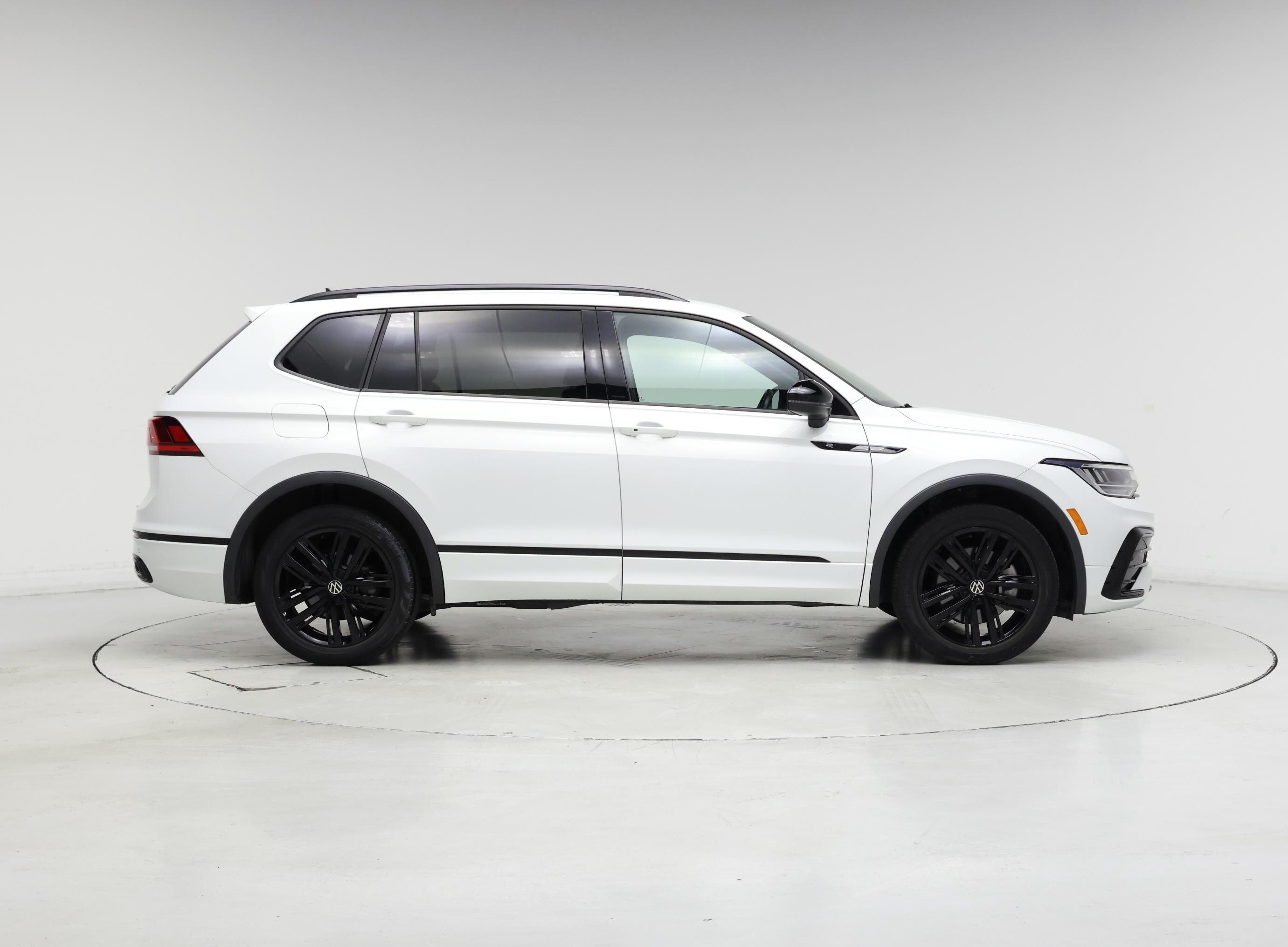 Thumbnail: 2022 Volkswagen Tiguan - 7