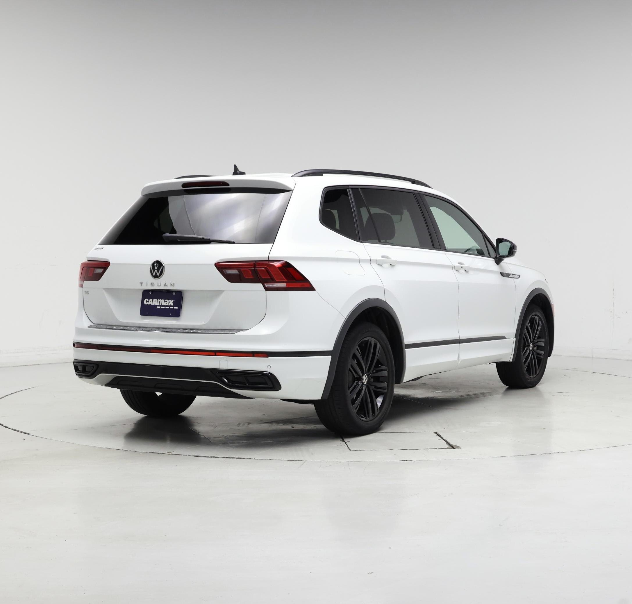 Thumbnail: 2022 Volkswagen Tiguan - 8