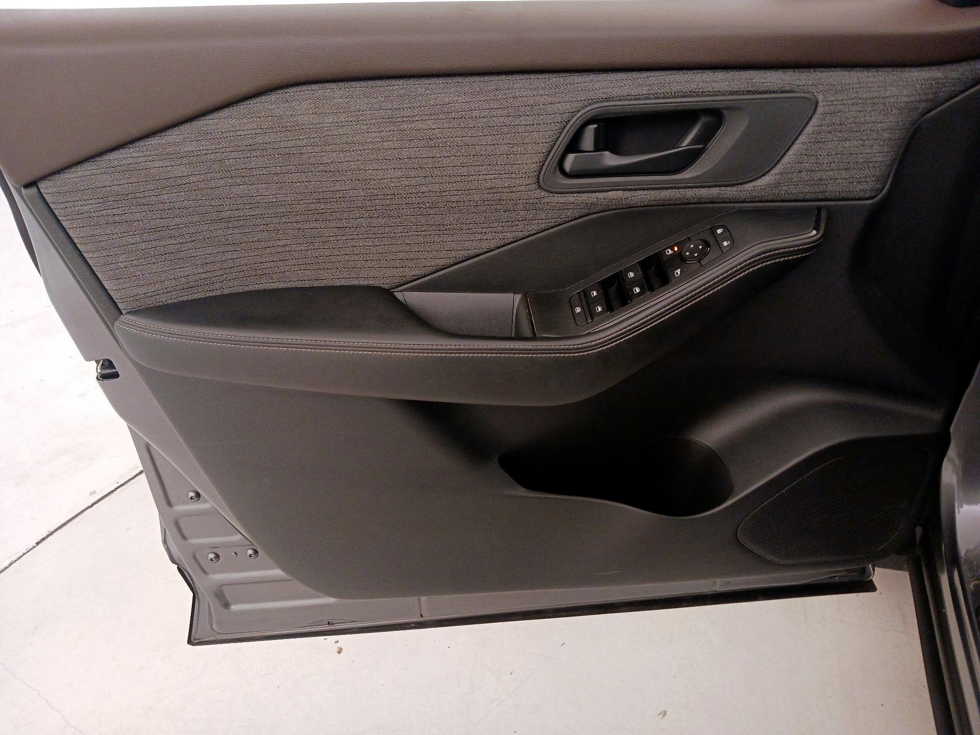 Thumbnail: 2021 Nissan Rogue - 12