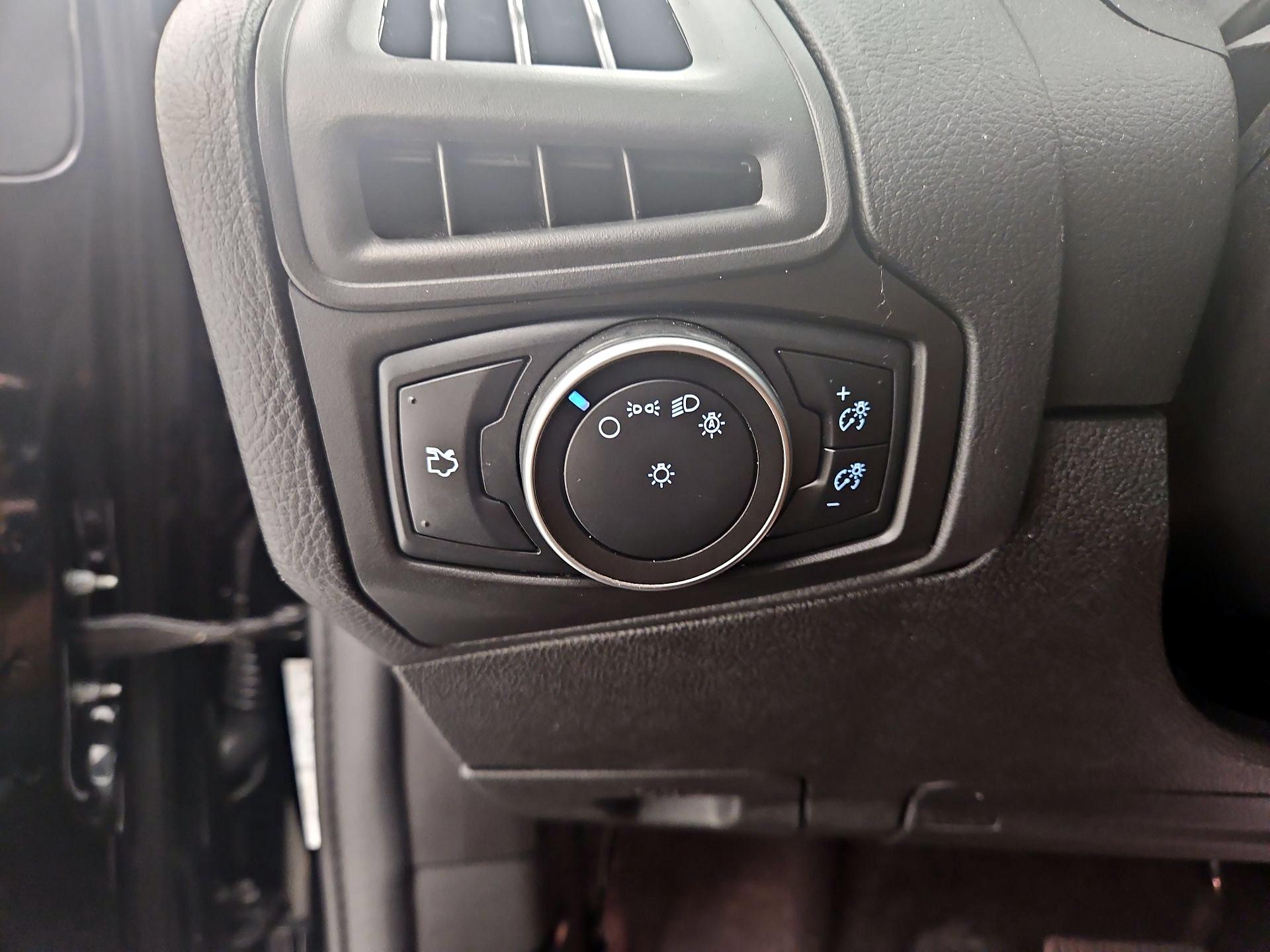 Thumbnail: 2016 Ford Focus - 13