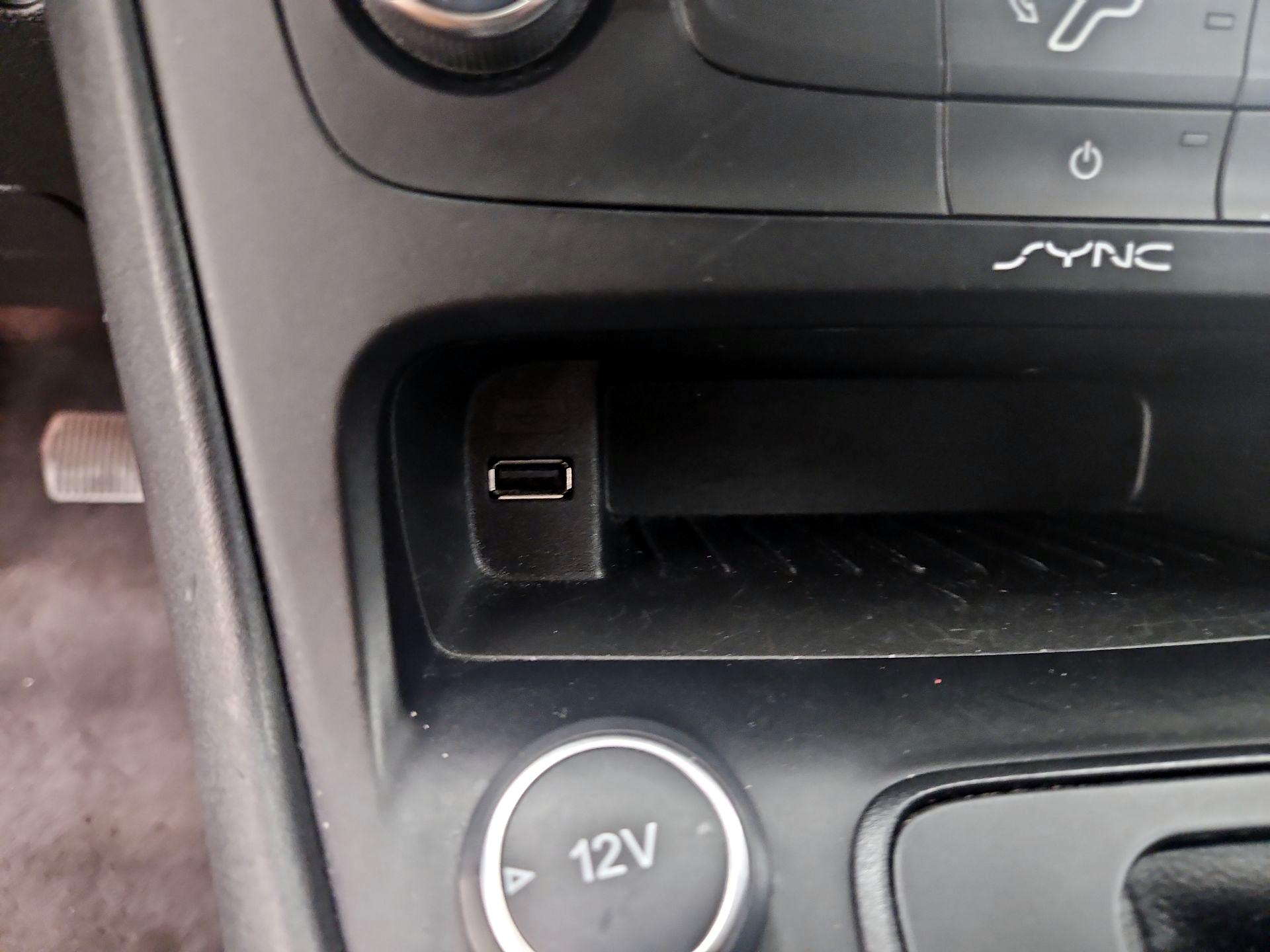Thumbnail: 2016 Ford Focus - 18