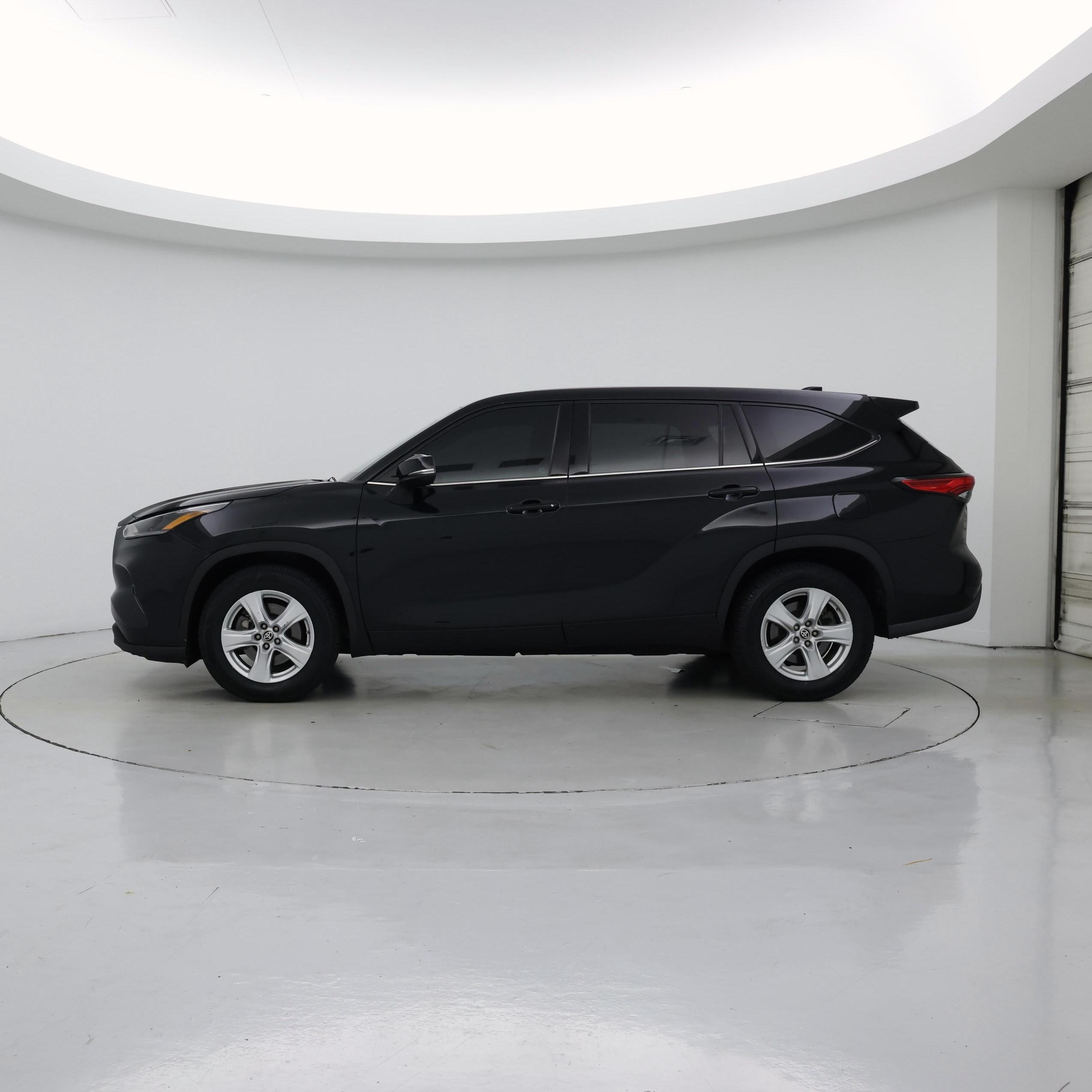Thumbnail: 2021 Toyota Highlander - 3
