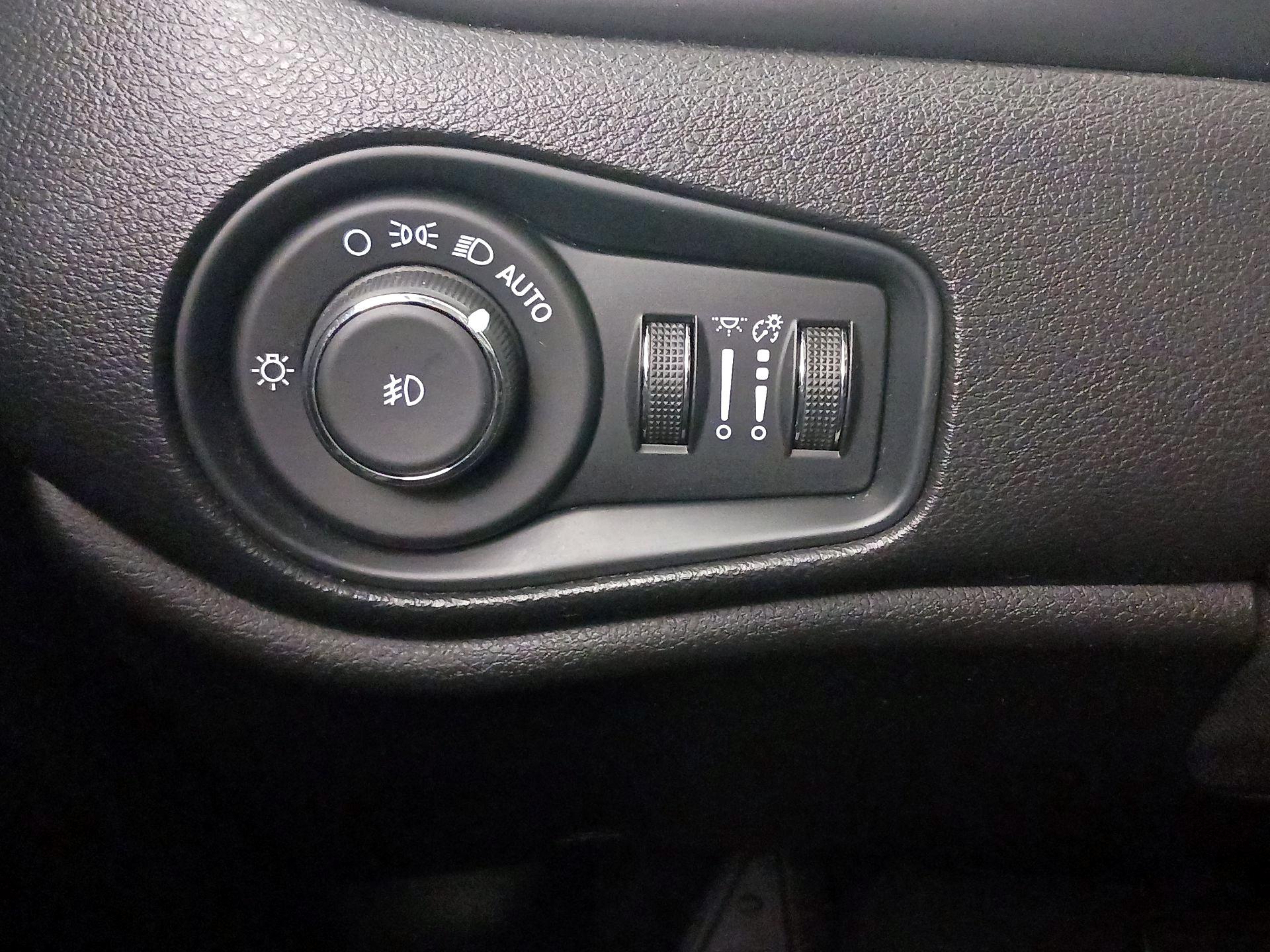 Thumbnail: 2020 Jeep Renegade - 13