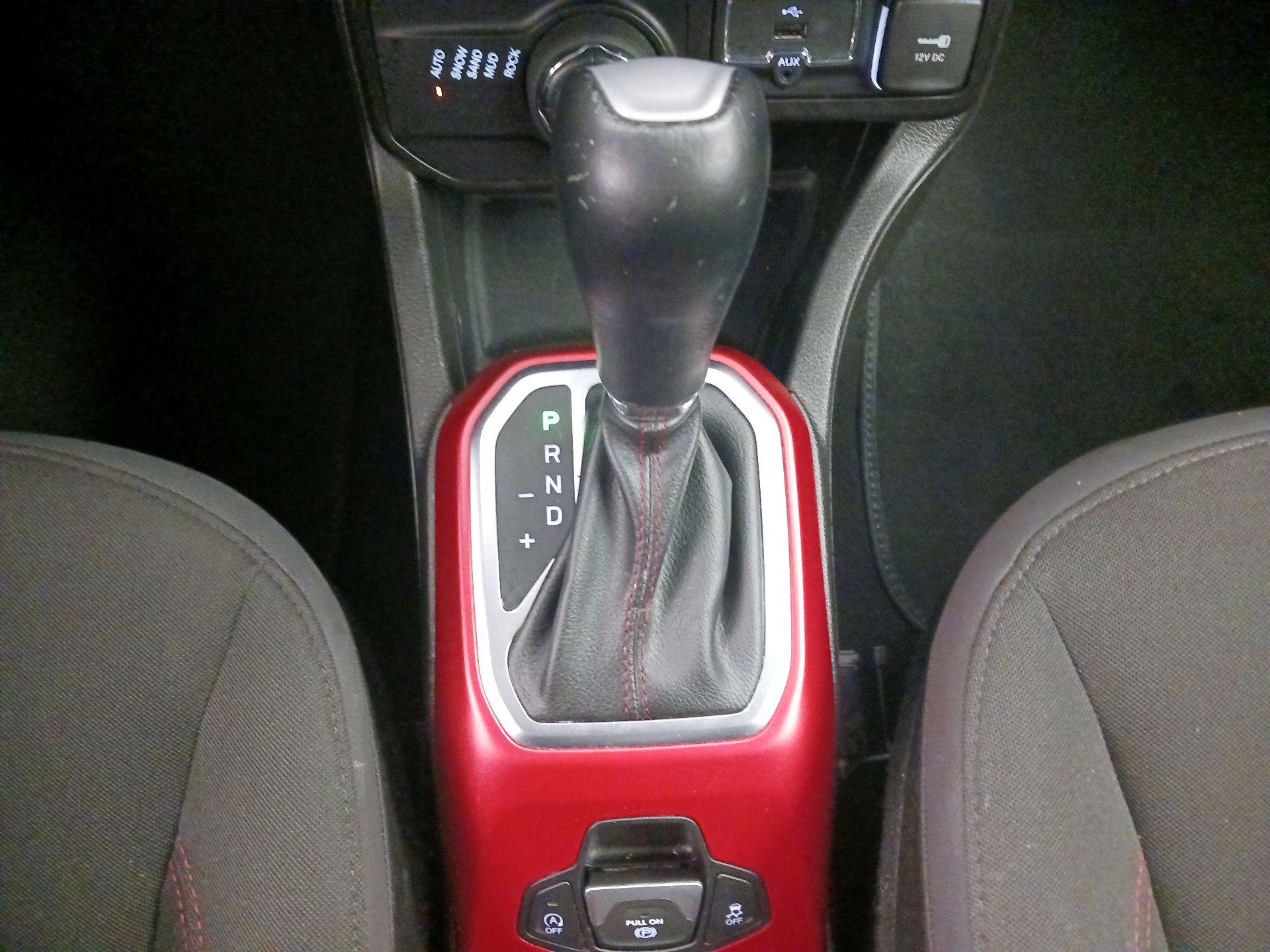 Thumbnail: 2020 Jeep Renegade - 17