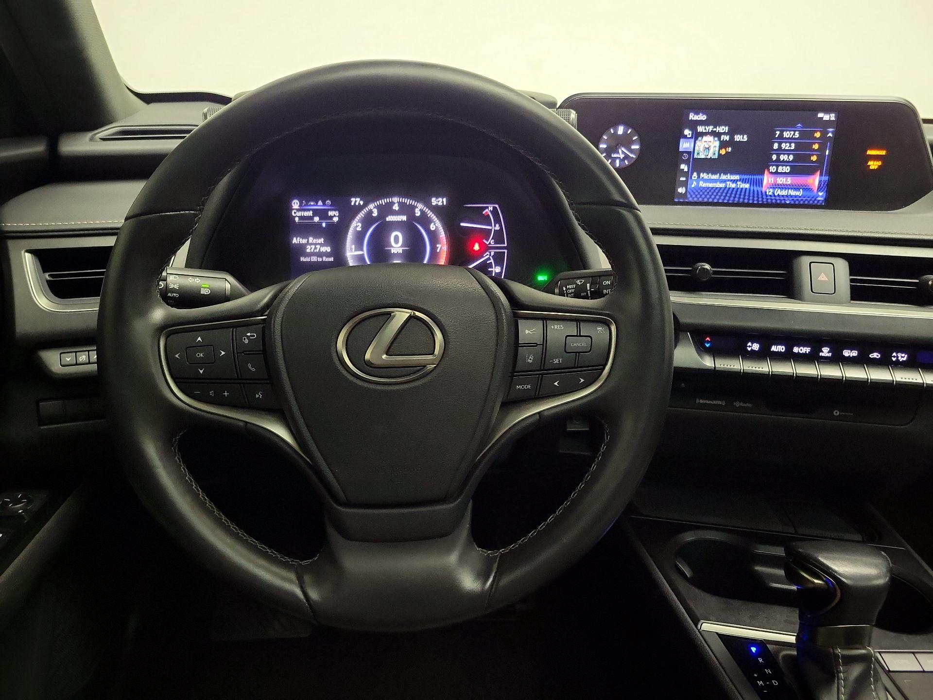 Thumbnail: 2019 Lexus UX - 10