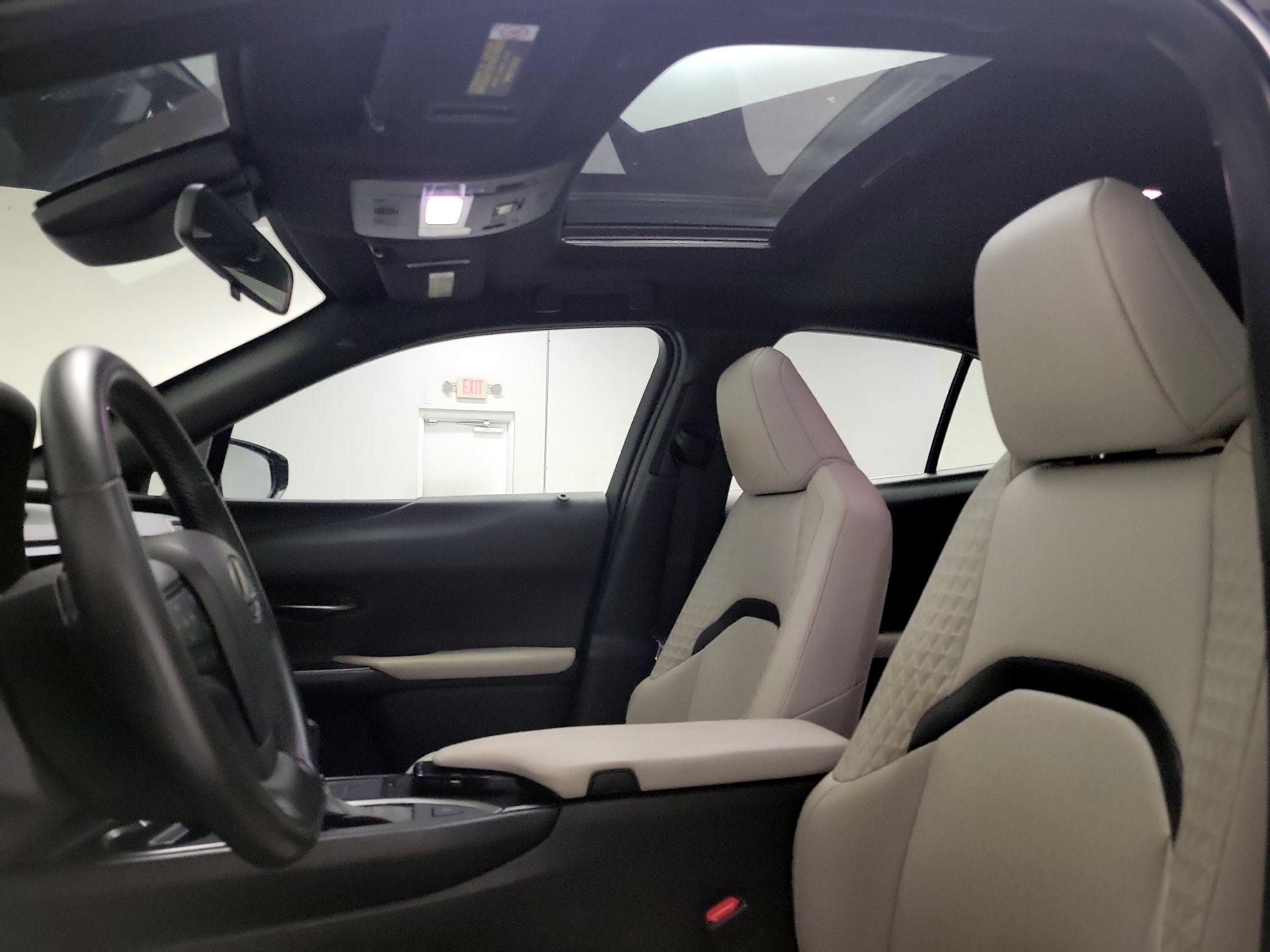 Thumbnail: 2019 Lexus UX - 19