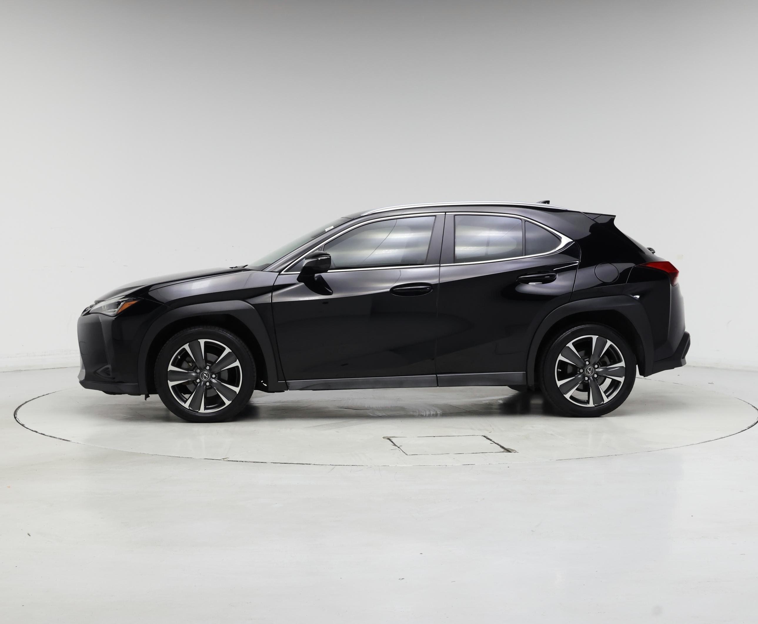 Thumbnail: 2019 Lexus UX - 3