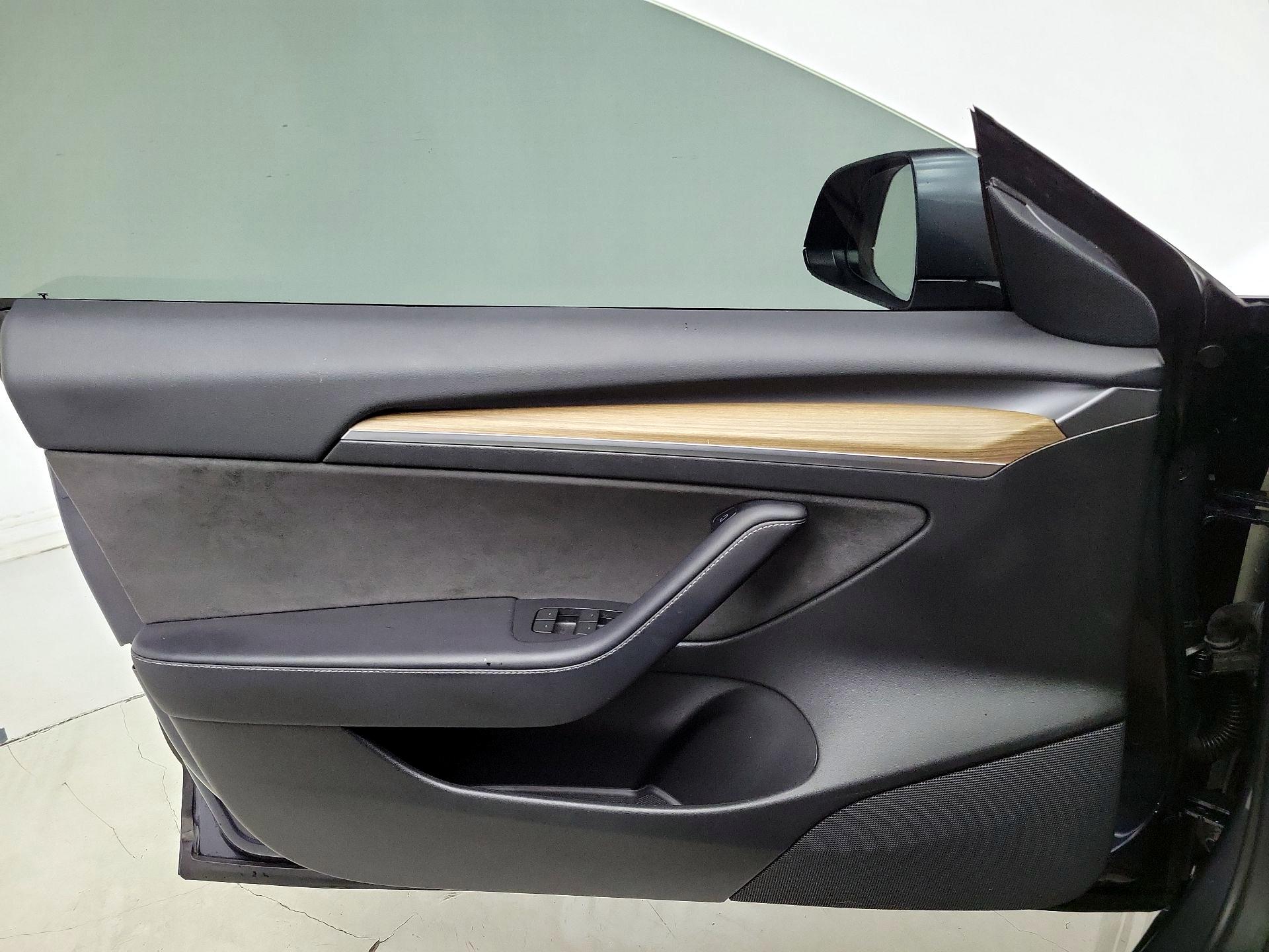 Thumbnail: 2023 Tesla Model 3 - 12