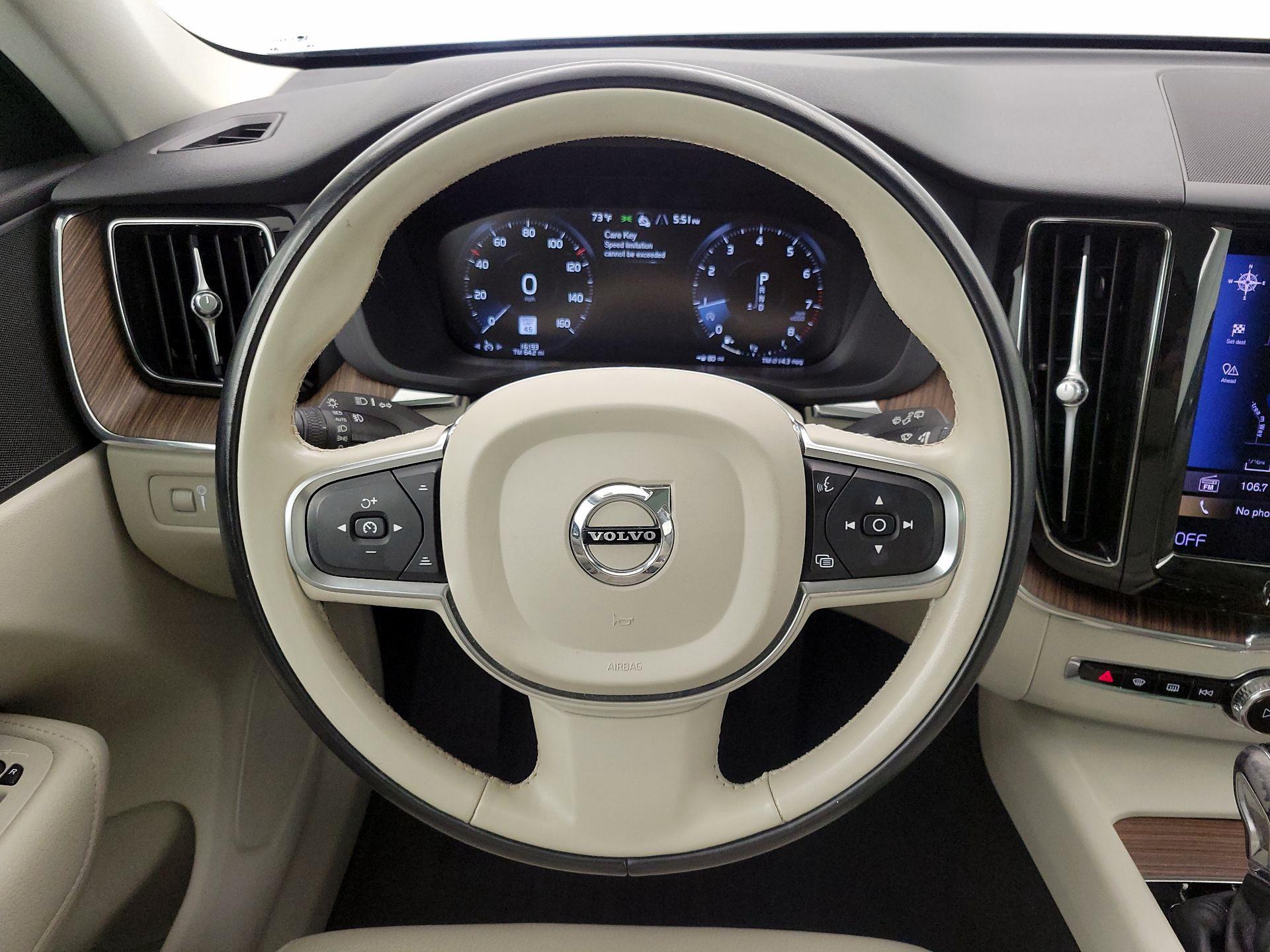 Thumbnail: 2021 Volvo XC60 - 10