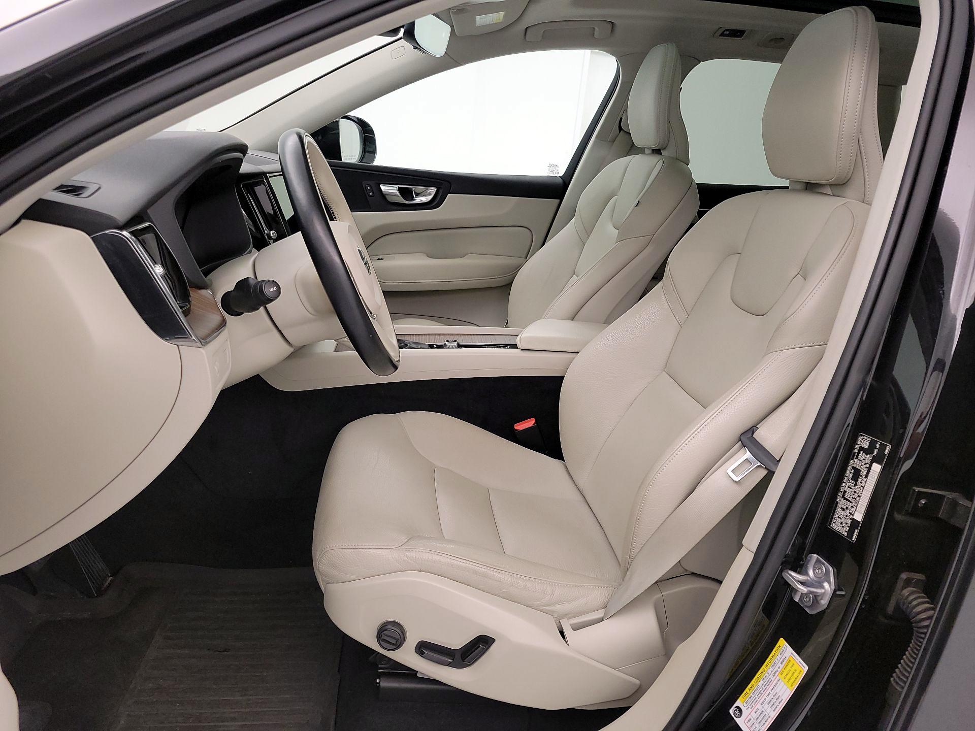 Thumbnail: 2021 Volvo XC60 - 11