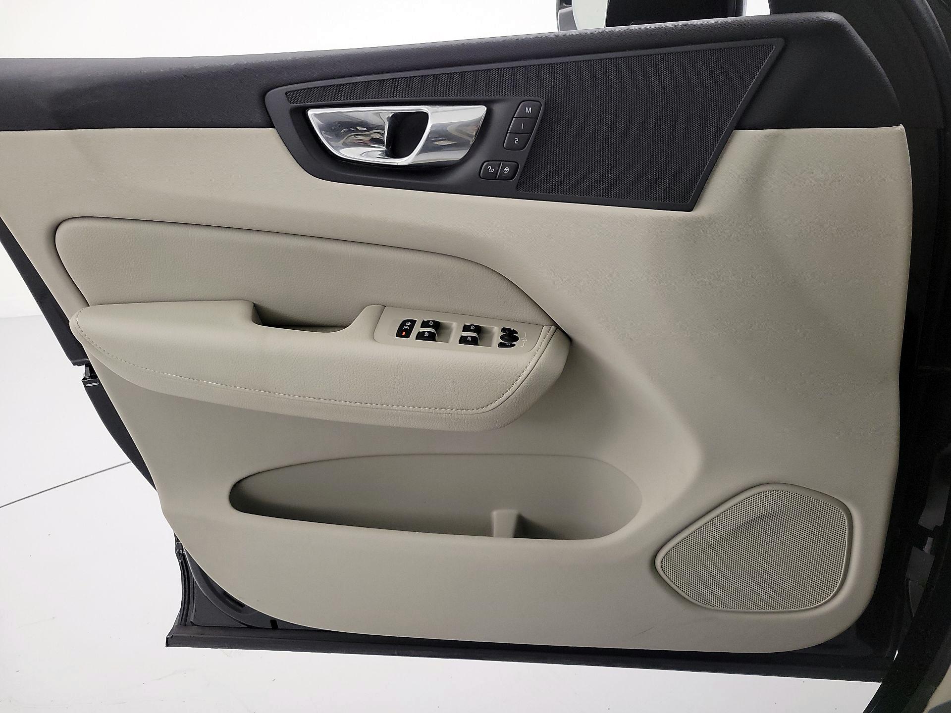 Thumbnail: 2021 Volvo XC60 - 12