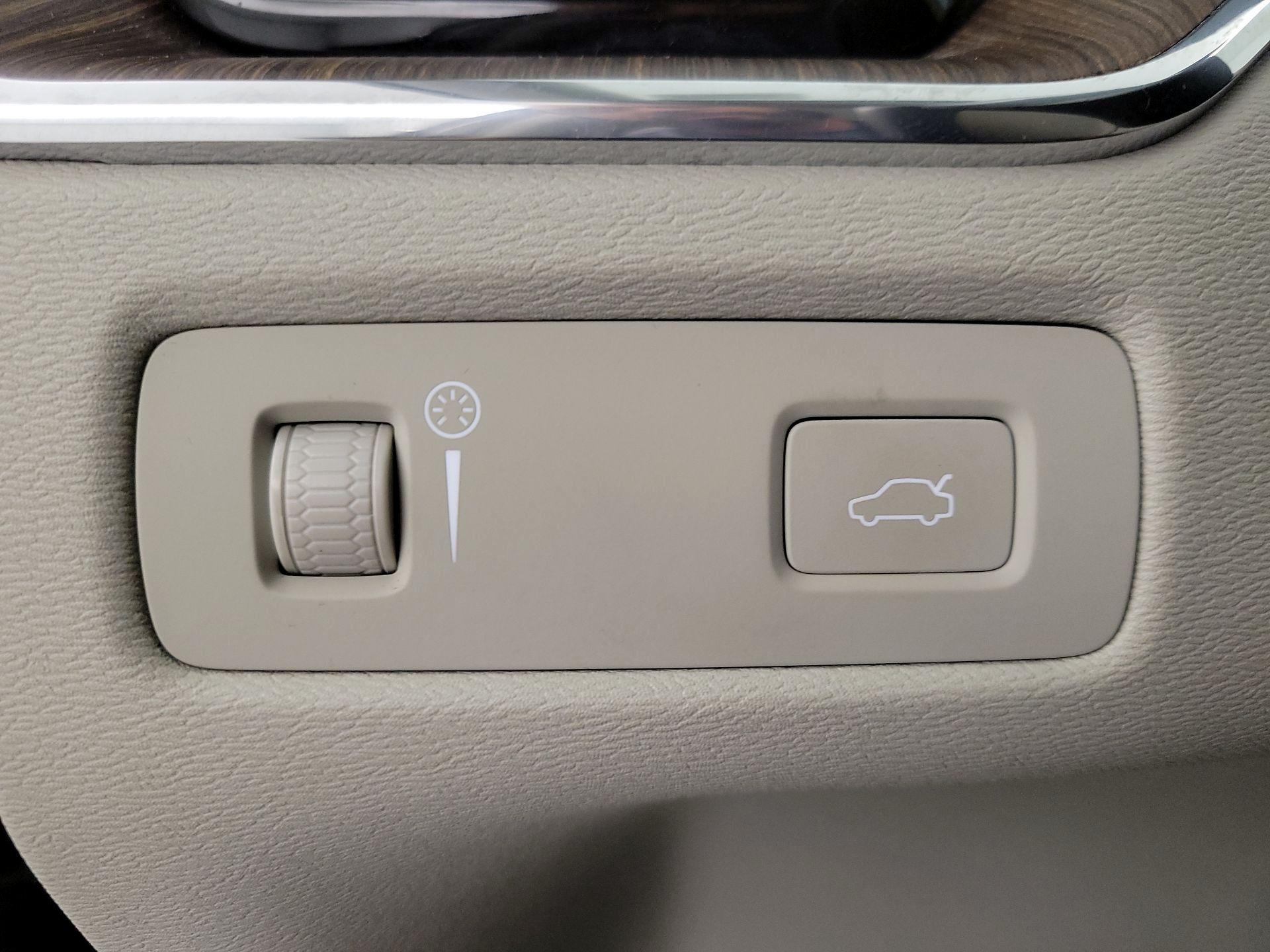 Thumbnail: 2021 Volvo XC60 - 13