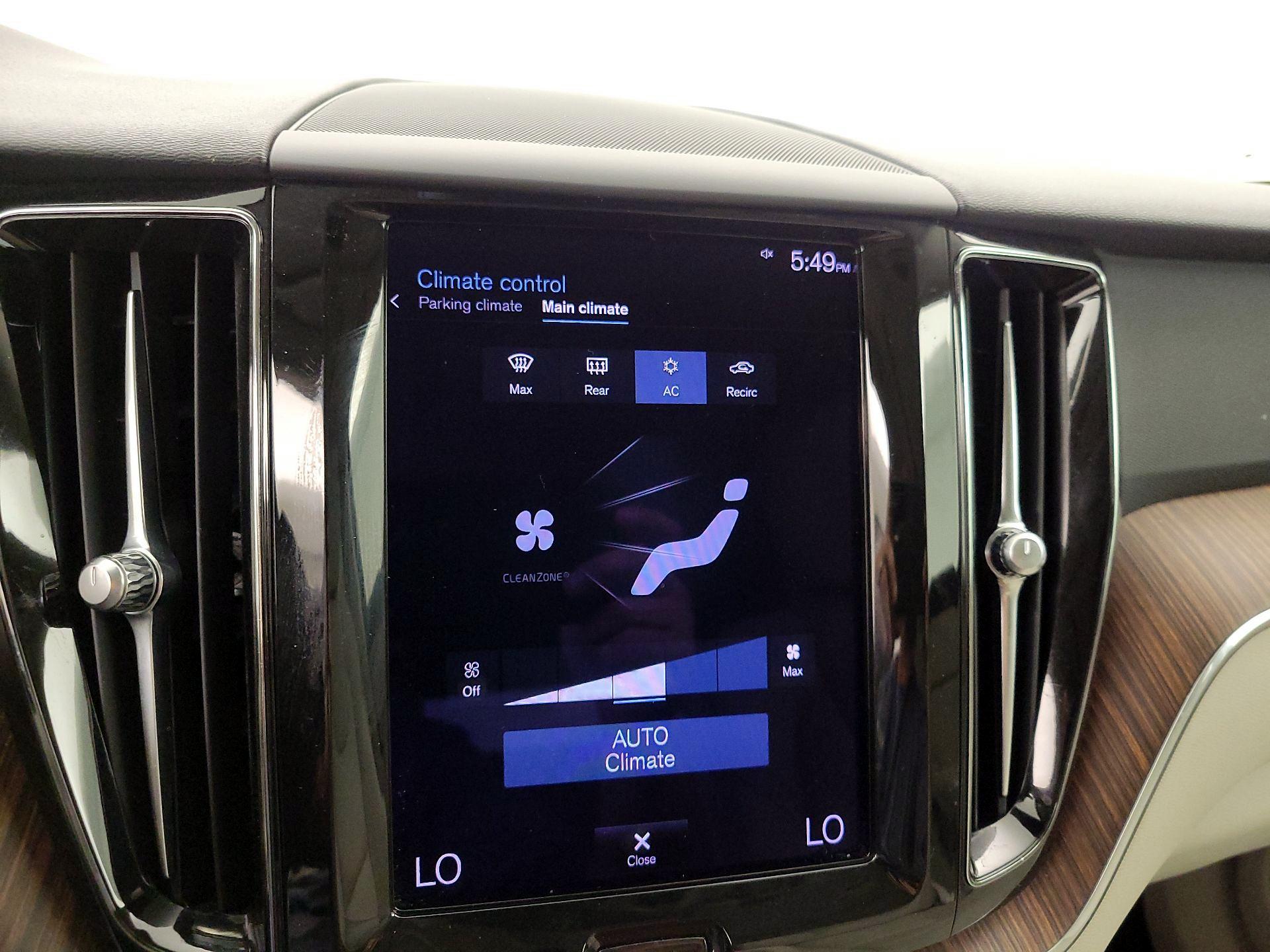 Thumbnail: 2021 Volvo XC60 - 17