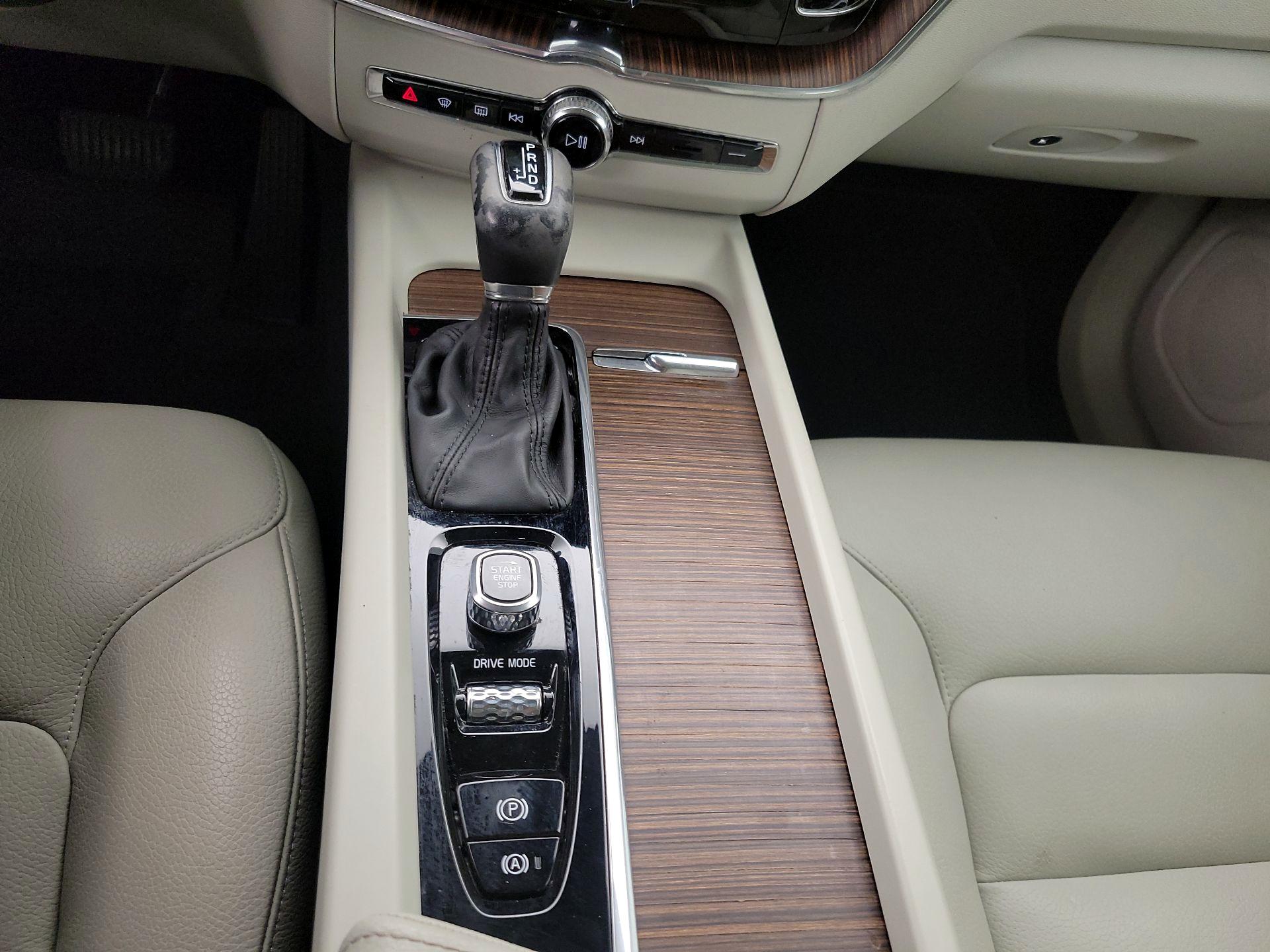 Thumbnail: 2021 Volvo XC60 - 18