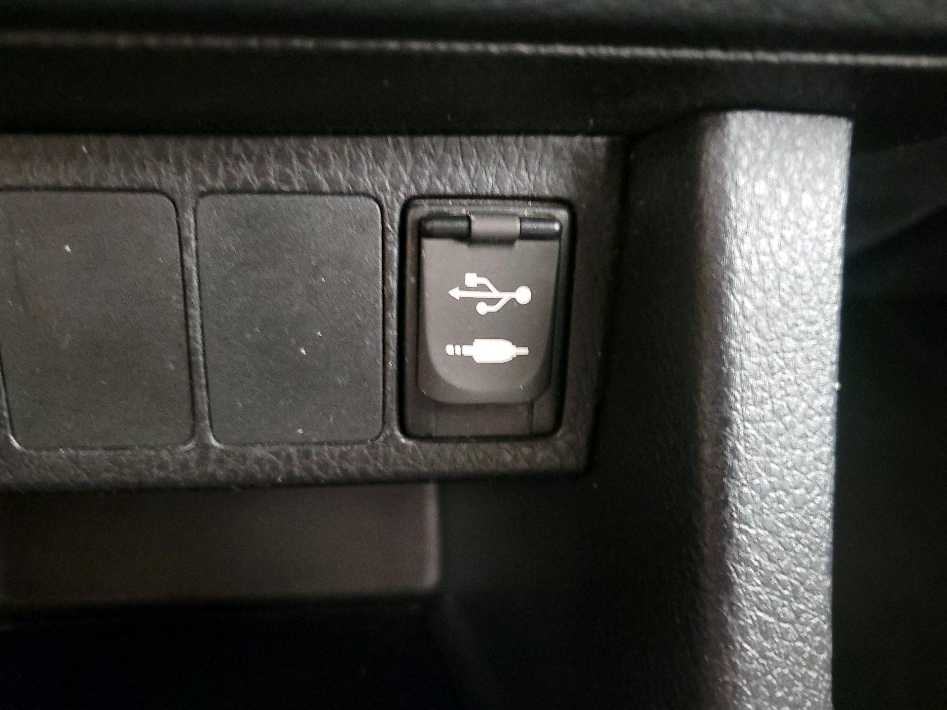 Thumbnail: 2015 Toyota Corolla - 16