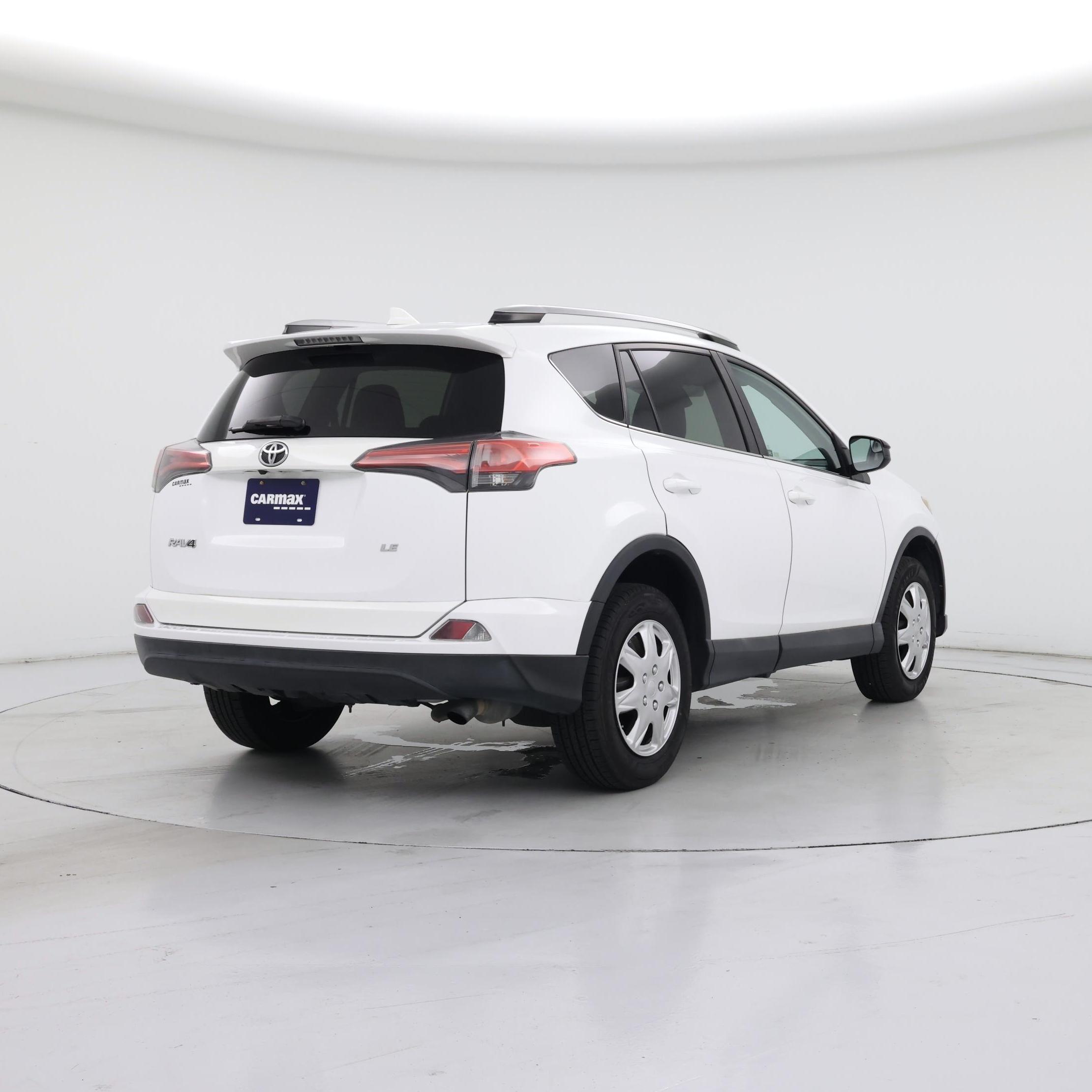 Thumbnail: 2017 Toyota RAV4 - 8
