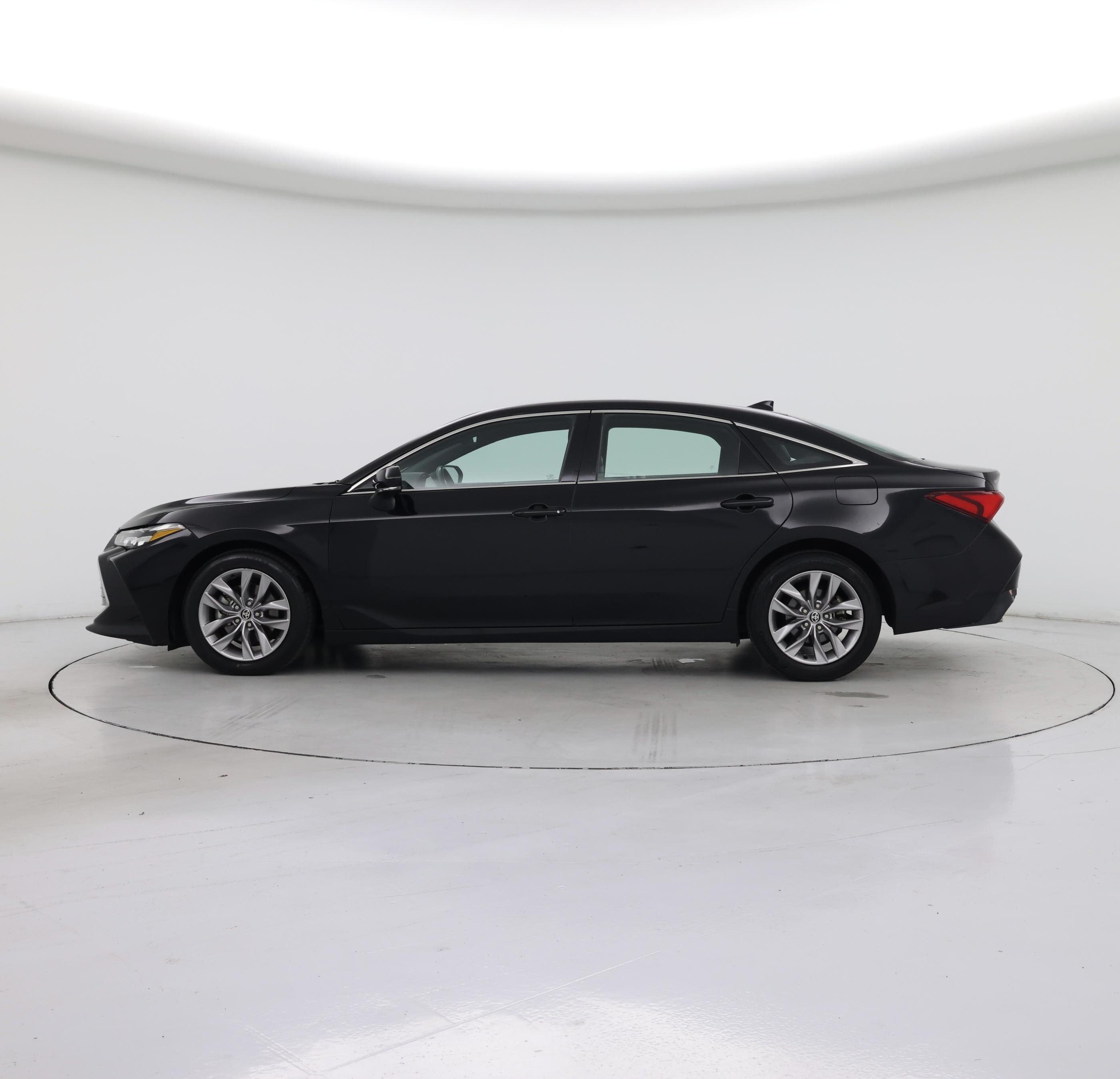 Thumbnail: 2021 Toyota Avalon - 3