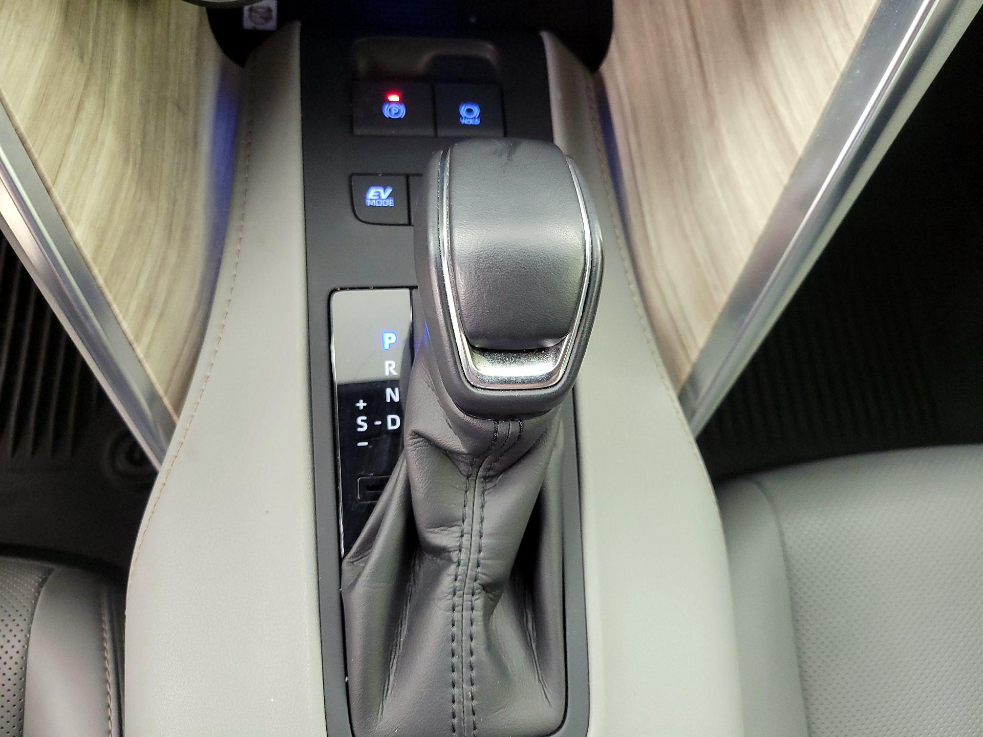 Thumbnail: 2021 Toyota Venza - 18