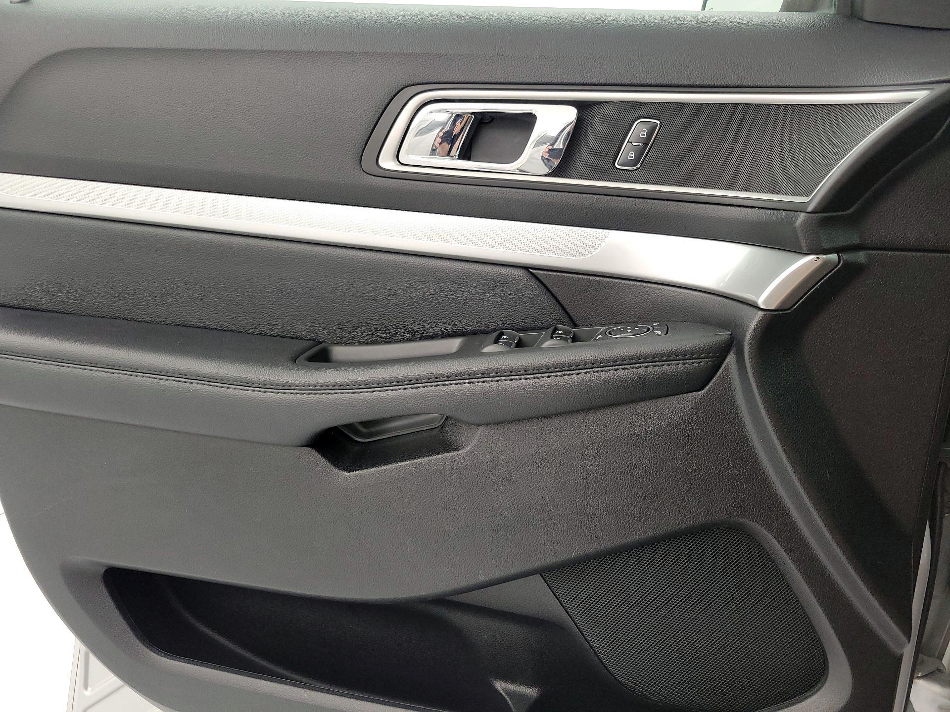 Thumbnail: 2016 Ford Explorer - 10