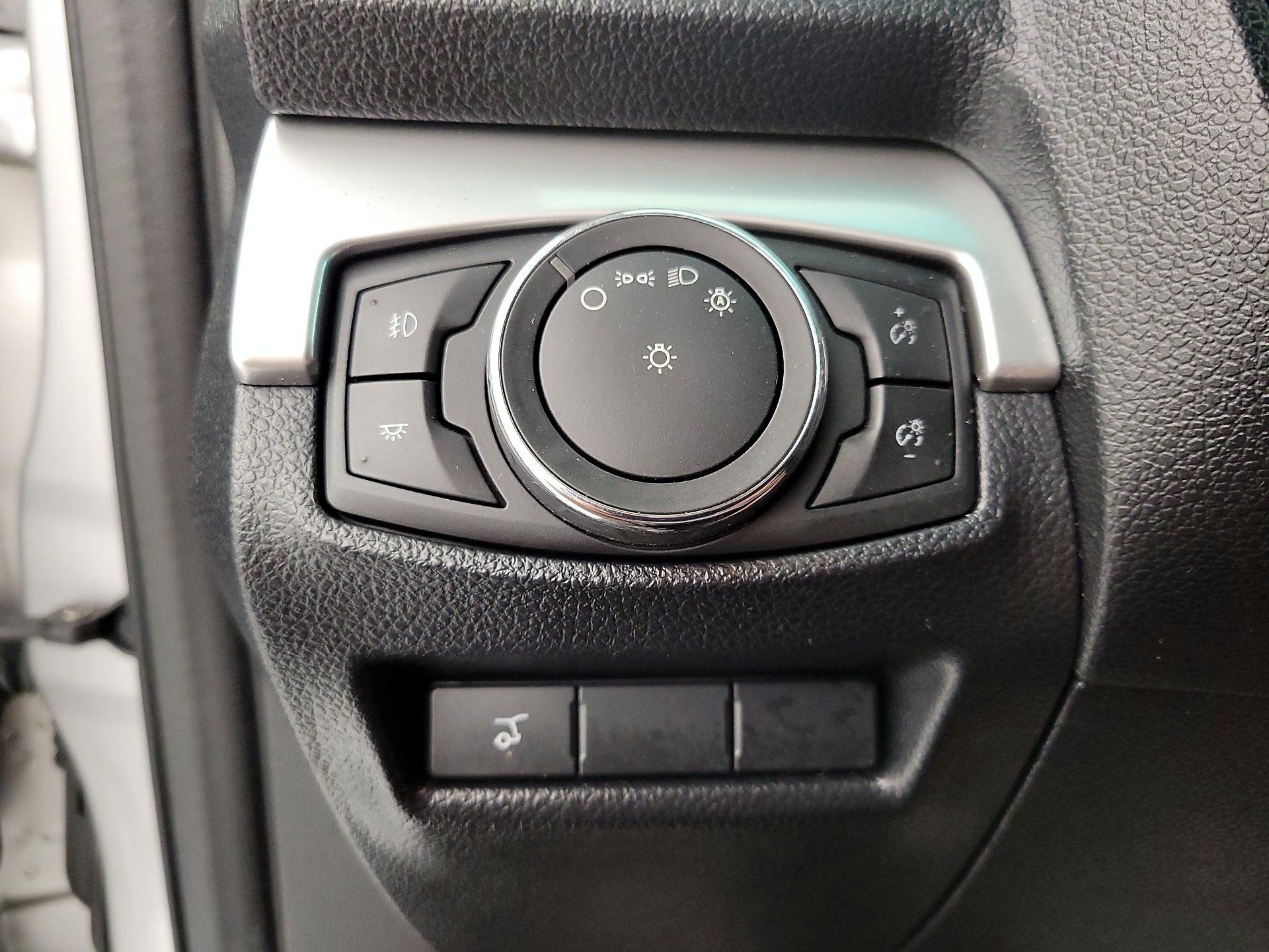 Thumbnail: 2016 Ford Explorer - 11