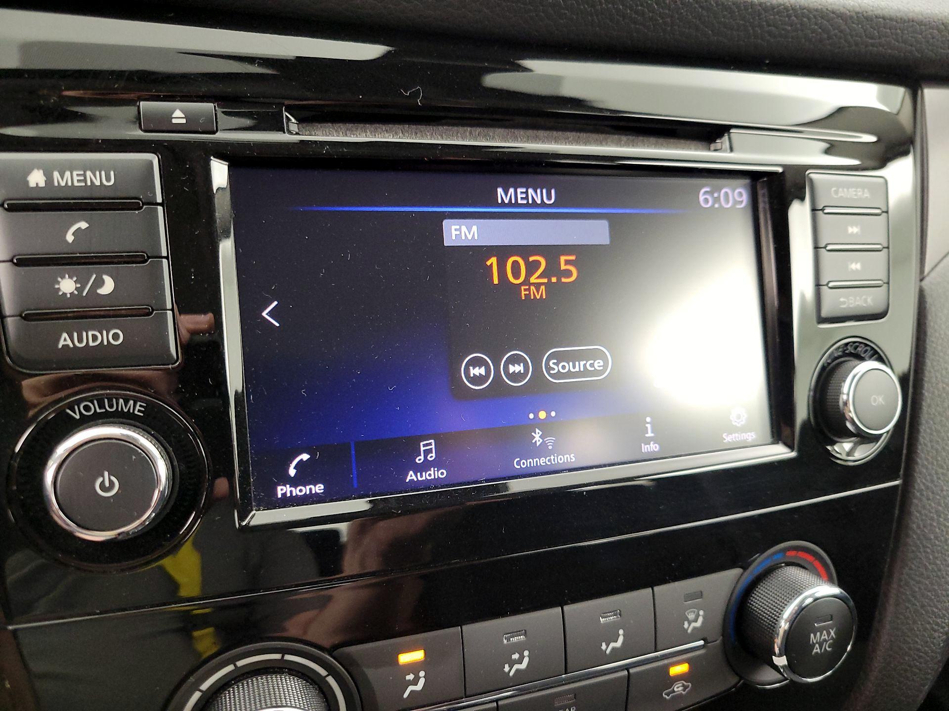 Thumbnail: 2020 Nissan Rogue Sport - 15