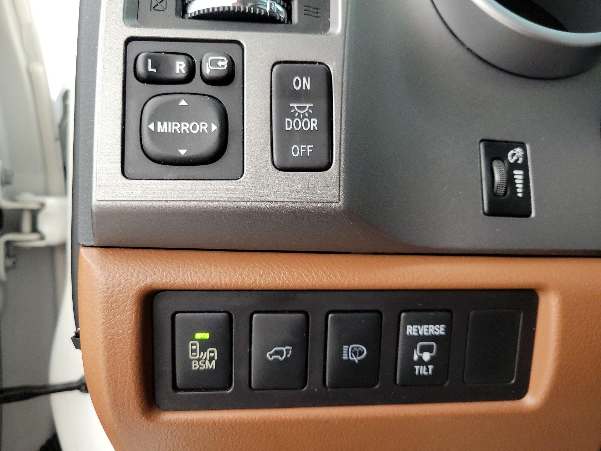Thumbnail: 2016 Toyota Sequoia - 13