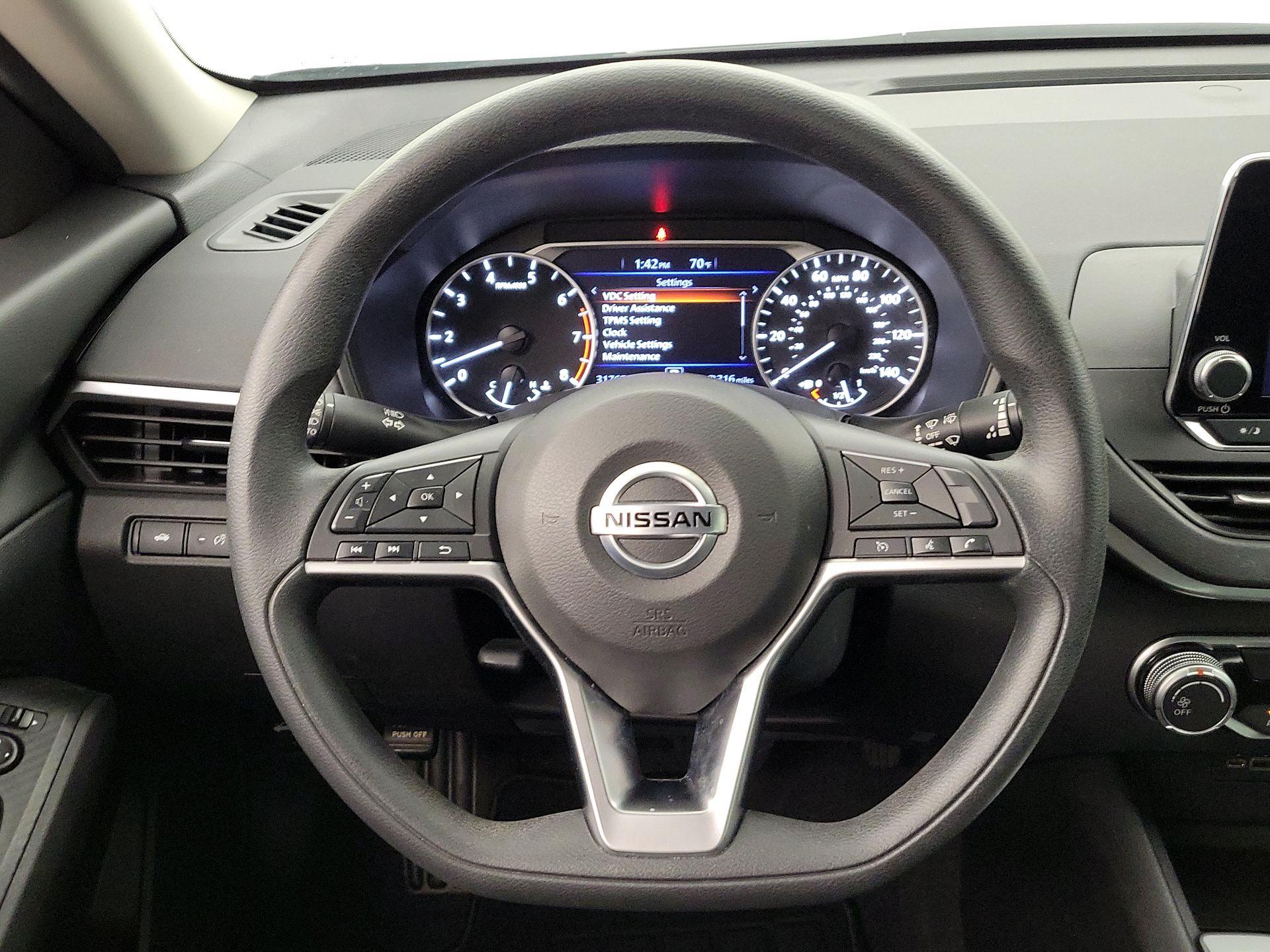 Thumbnail: 2020 Nissan Altima - 10