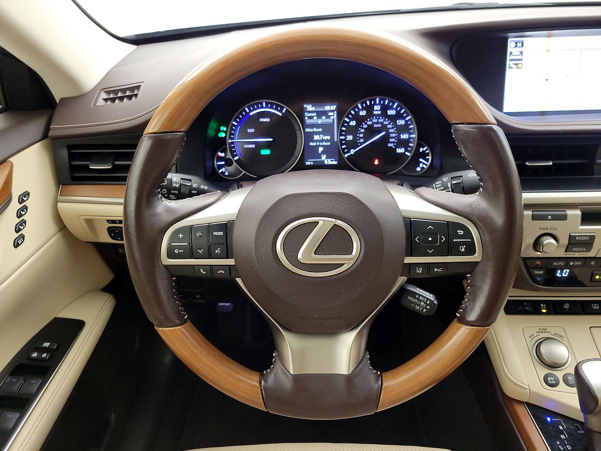 Thumbnail: 2017 Lexus ES - 10