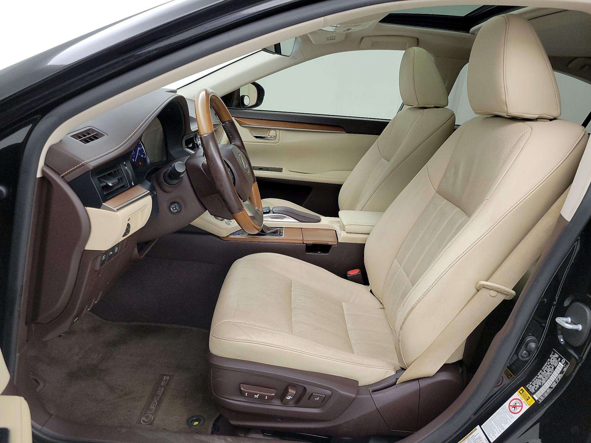 Thumbnail: 2017 Lexus ES - 11