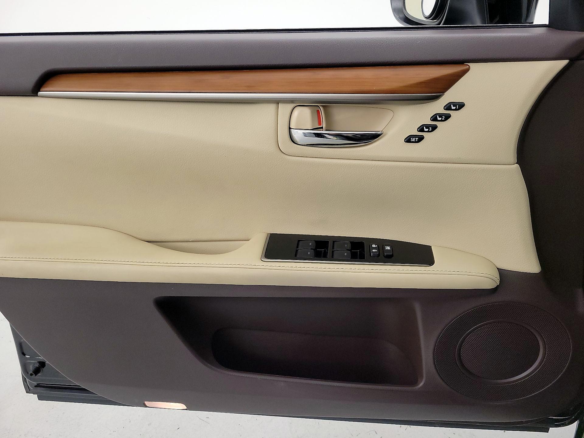 Thumbnail: 2017 Lexus ES - 12