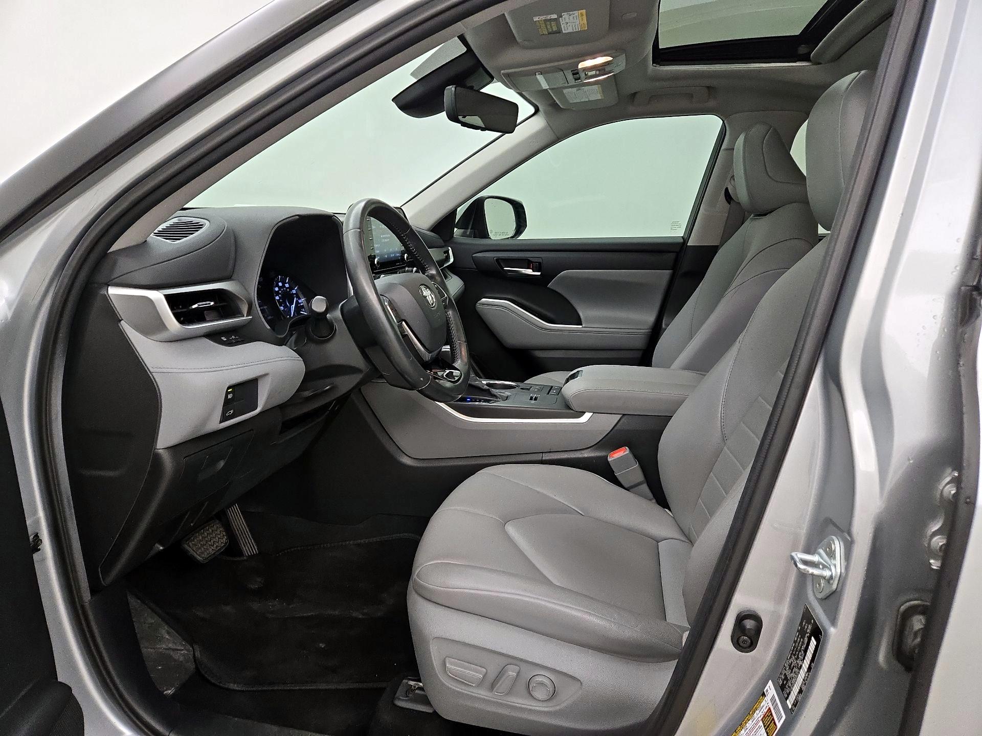 Thumbnail: 2021 Toyota Highlander - 11